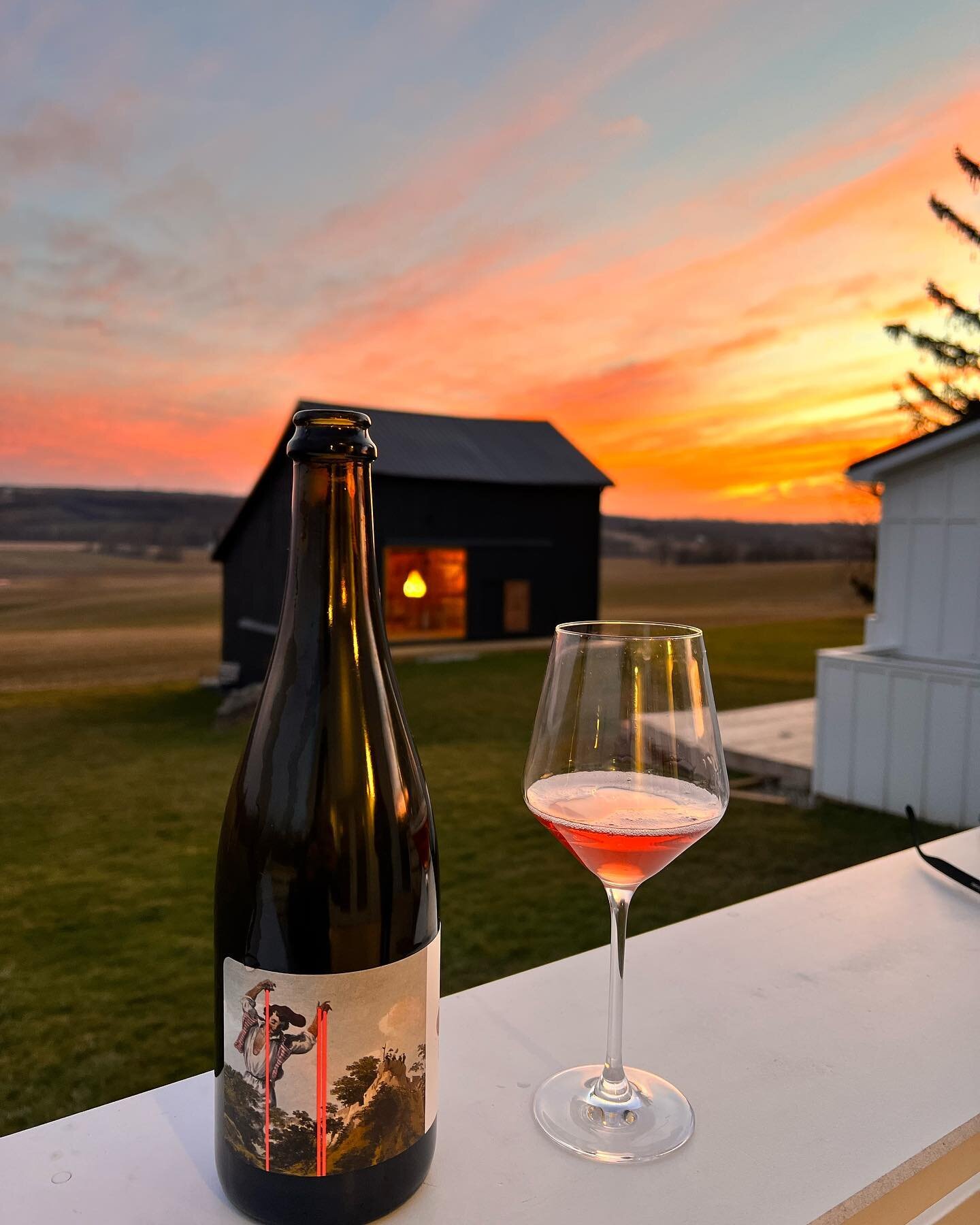 Come enjoy this view with me while sipping on a selection of my favorite ros&eacute;s for summer!!

I&rsquo;m hosting a Ros&eacute; Tasting and Pairing event at this beautiful farmhouse&hellip;Details below 👇🏼👇🏼 

Wednesday, June 21st
6:30-8:30pm