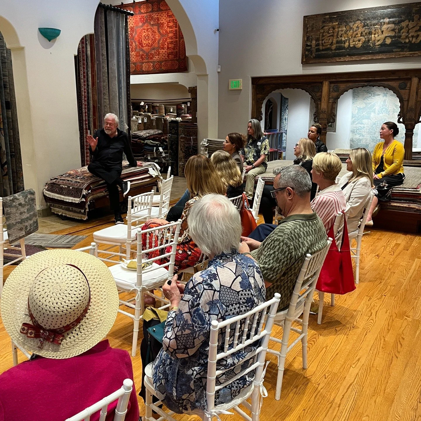 Fascinating discussion about new developments in the ancient art of Tibetan rug making.

It was another fabulous First Thursday event hosted by Stephen Miller Gallery.

#mpdesigndistrict #firstthursdays
#tibetanrugs #stephenmillergallery #menloparkde