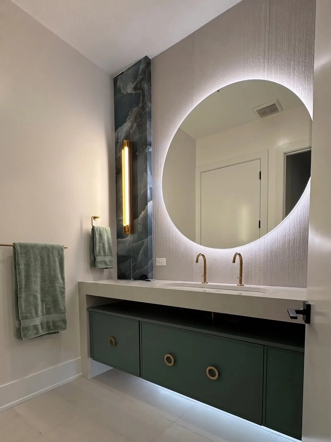 Repost from @rococoandtaupe
&bull;
This primary bath was created for a client on their 5th project over 20 years. The direction was simple .. clean lines, spa feel, and amazing materials. Here we used @emilgroup Level Brand porcelain slabs in their O