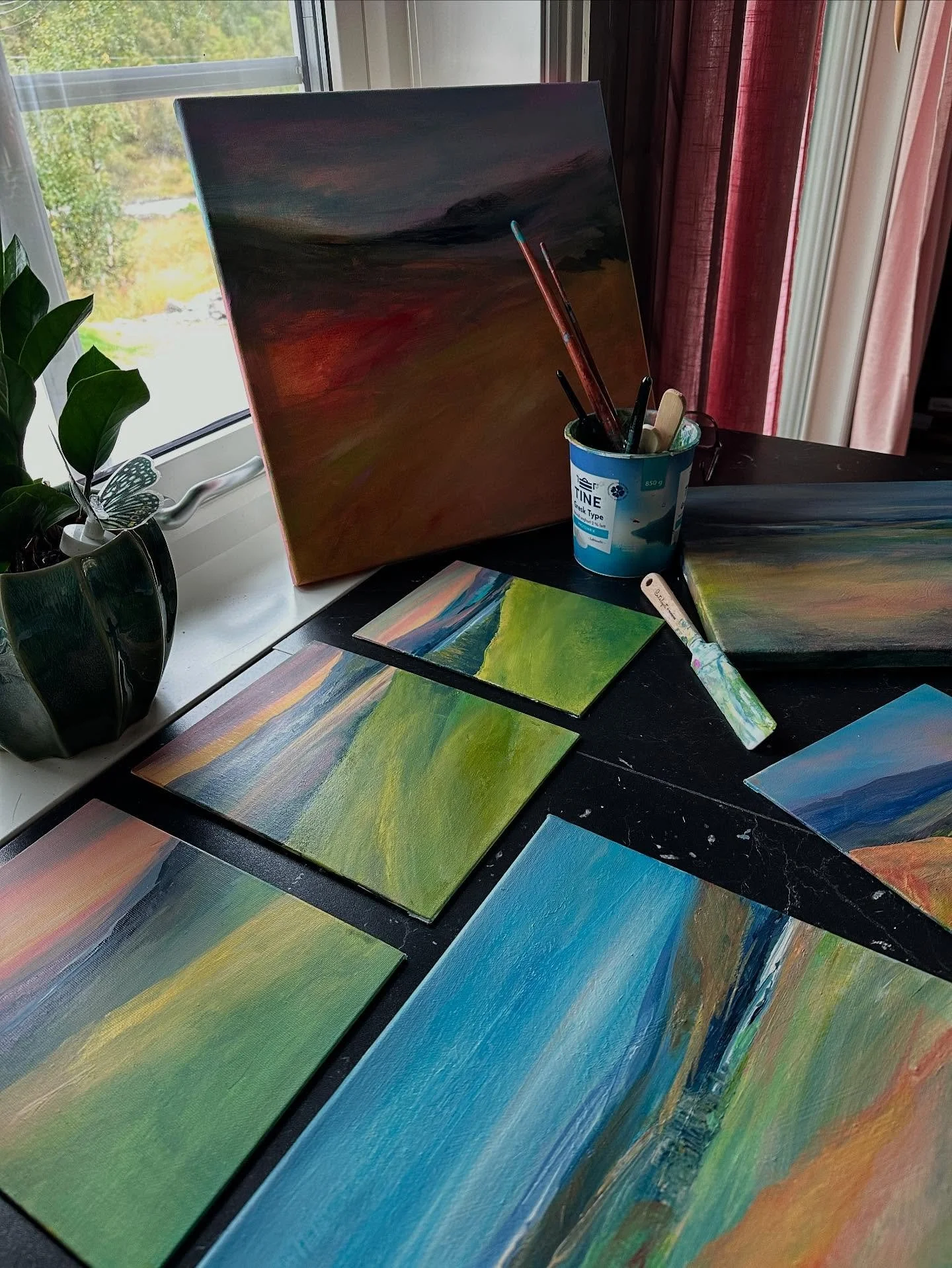 Feels like forever since I&rsquo;ve had a good couple of hours painting. On a mission to get these little summer landscapes finished before the autumn vibes fully take over. 

#summer#landscapepaintings #summerpalette #summerlandscape #summerinthemou