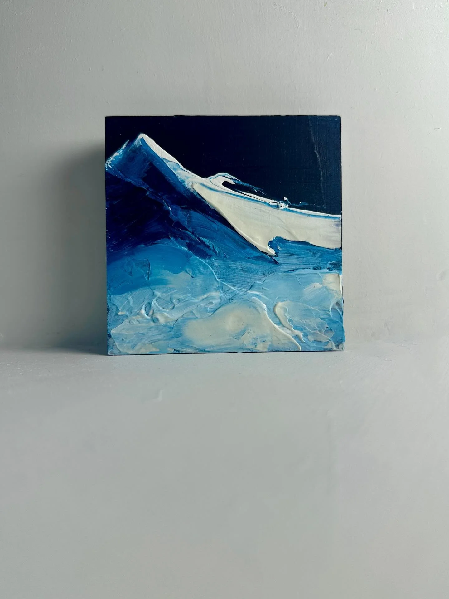 Edges painted, ready for a lick of varnish 

#smallpaintings #mountainpainting #snow #winter #stockingfillers #artforsale #minipainting #kvamskogen #fjell #fjellet #vinterp&aring;fjellet