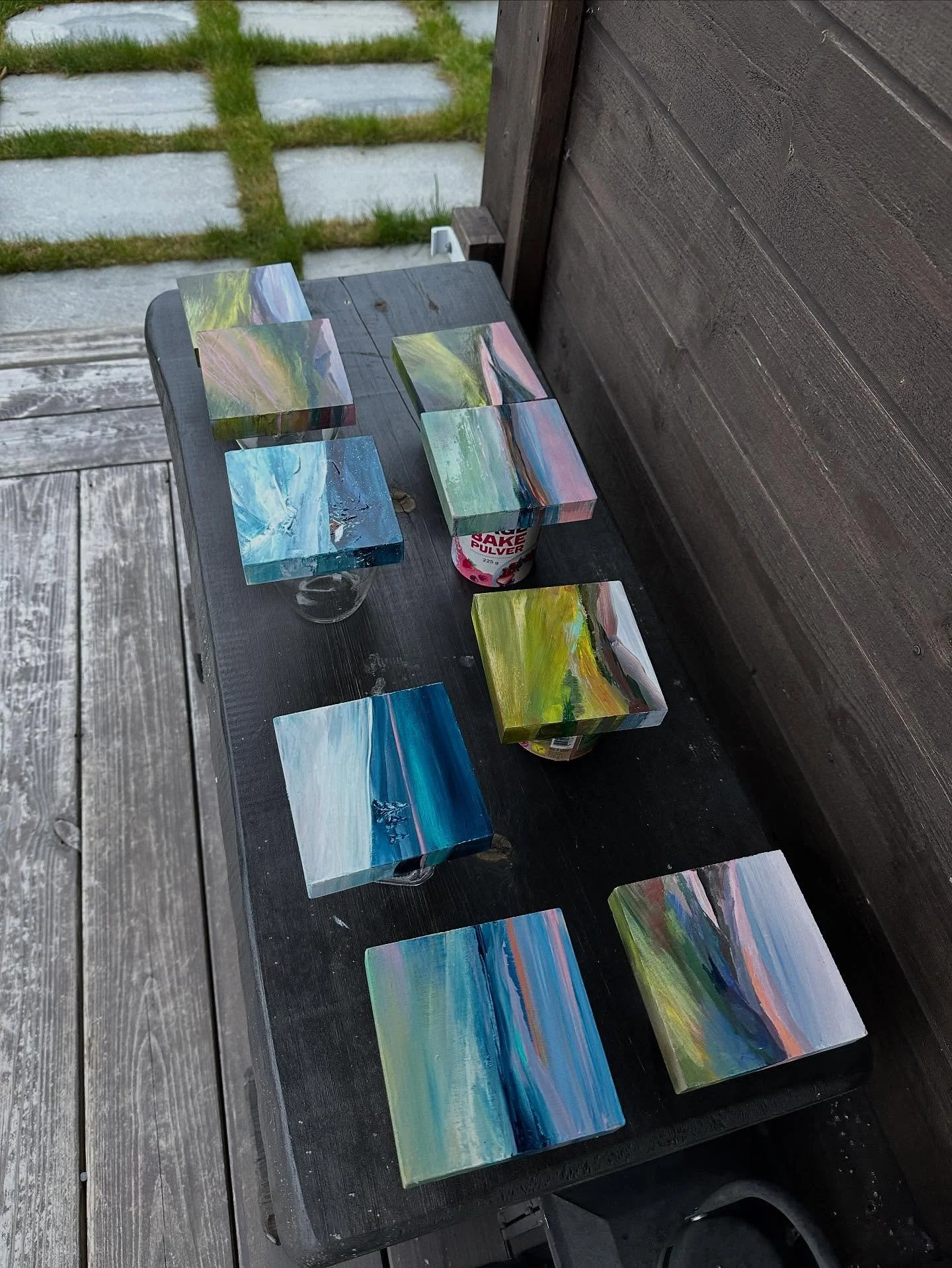 Keeping those wet varnish fumes outside 😵&zwj;💫

These mini landscapes make a great Christmas card alternative or stocking filler. Keep an eye on my Etsy page for new listings. 

#artprocesses #finishingtouches #varnishing #artiststudio #minilandsc