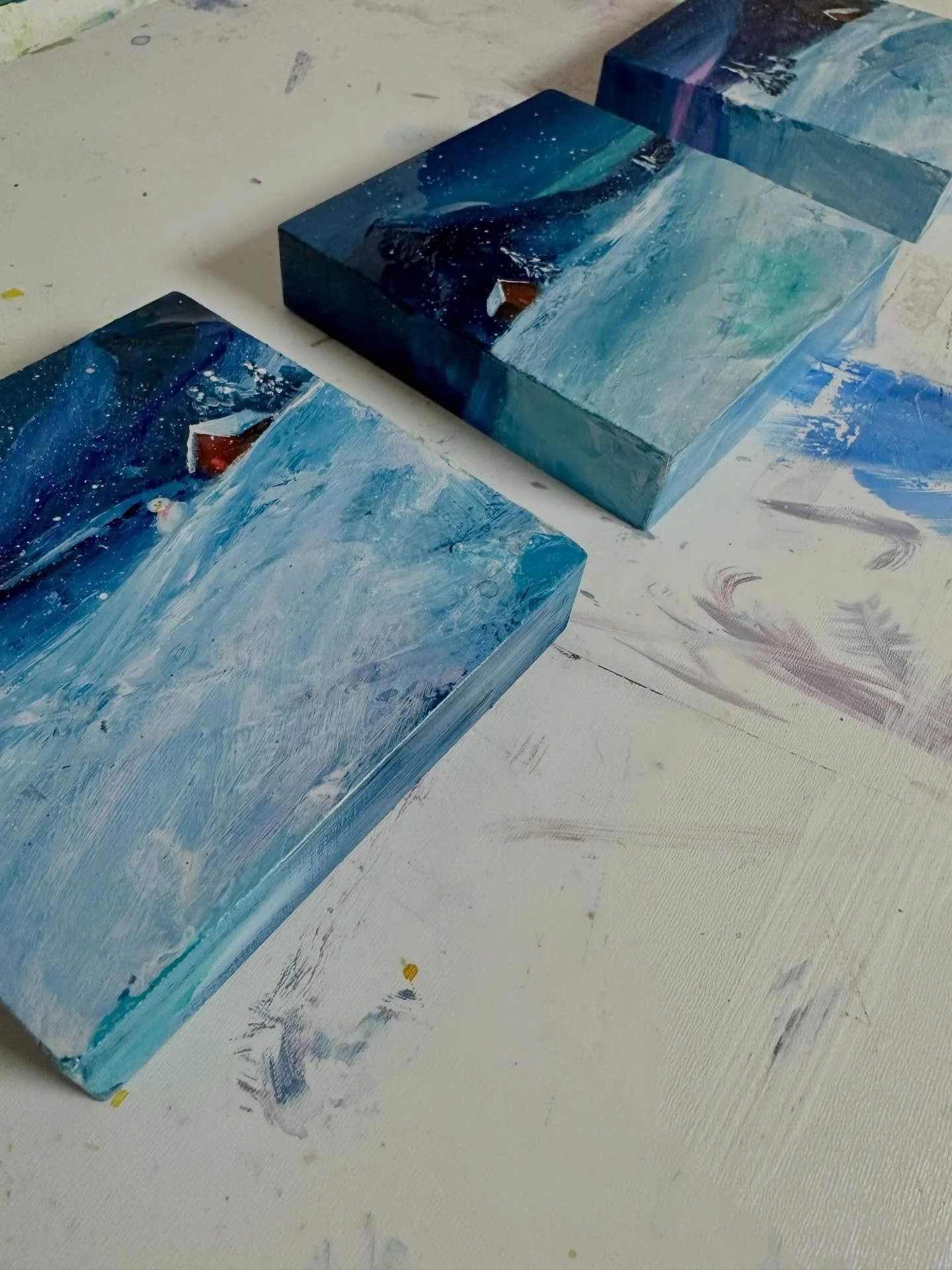 I usually make Christmas cards for my nearest and dearest  but this year they&rsquo;ll be getting one of these wintry little panels which I hope to see being proudly displayed on the mantle piece when I visit 😁.
Joking aside, I do think these make a