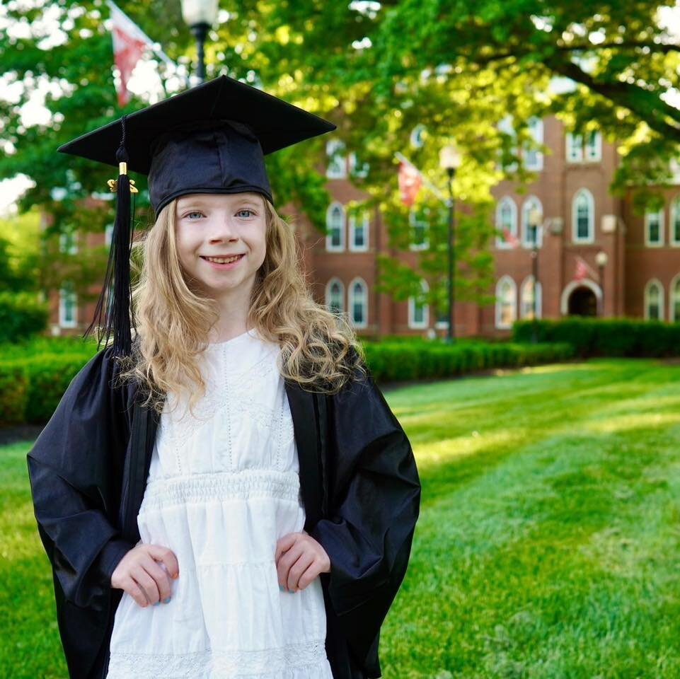 You&rsquo;ll regret missing out on these 🧑&zwj;🎓 there are a few spots left for grad photos! Boo yours now at https://www.ashleyatkinson.co/kinder-grad-mini-gallery 

#kindergarten #graduation #kindergraduation
