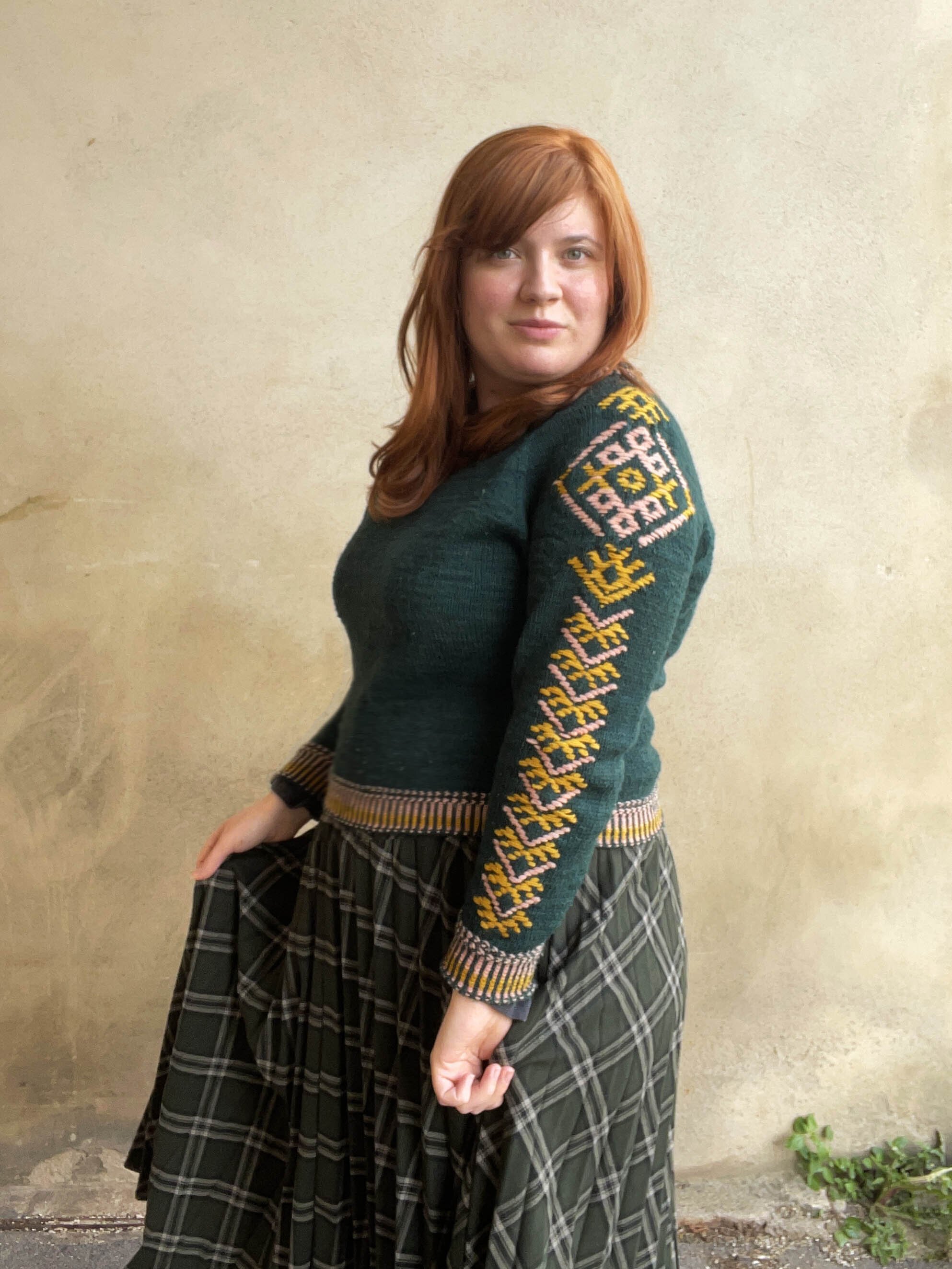 Aleks-Byrd-Seli-Sweater-Roosimine-model-1-Aleks-Byrd-Designs-web.jpg