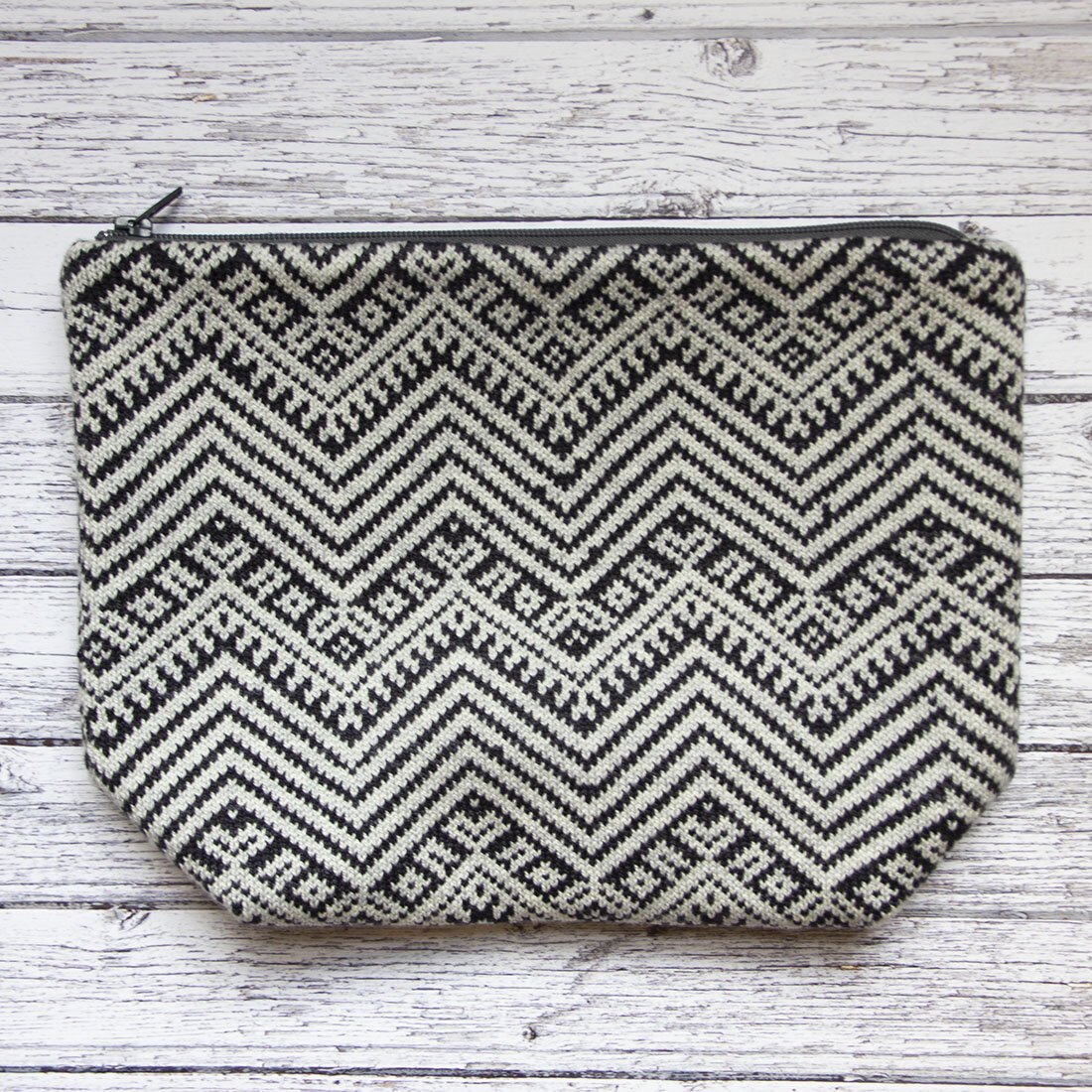 Aleks-Byrd-Triinu-Project-Bag-flat-lay-pale-grey-black-defect-Aleks-Byrd-Designs-web-square.jpg