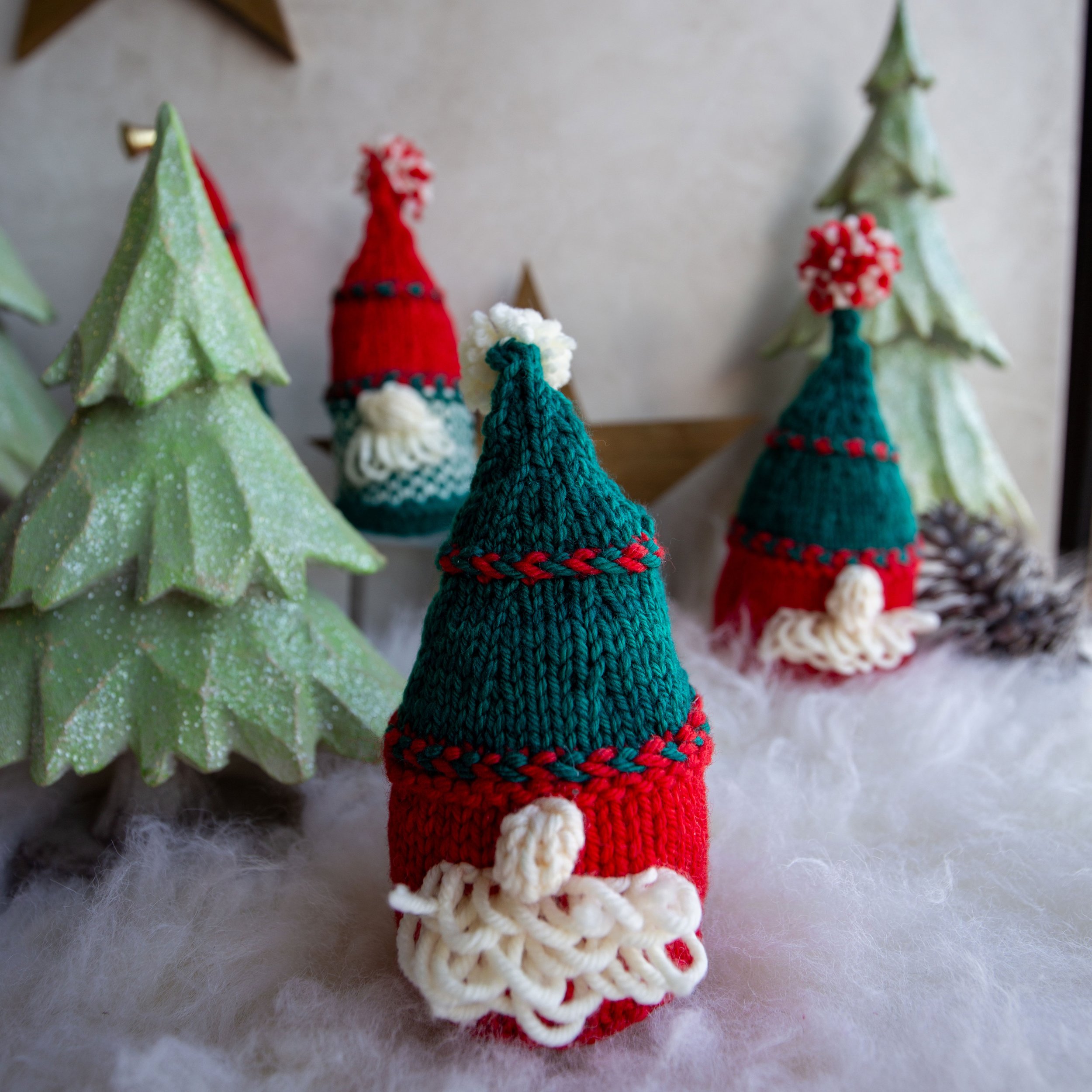 AleksByrd-Mini-Pakapikk-mini-knit-gnome-3-Aleks-Byrd-Designs-web.jpg