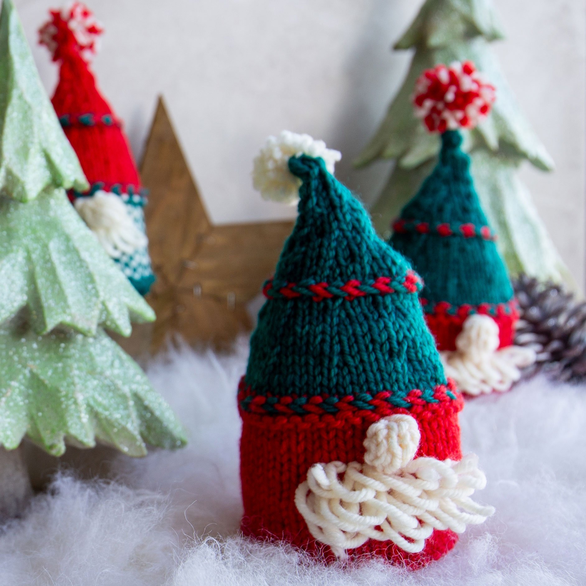 AleksByrd-Mini-Pakapikk-mini-knit-gnome-4-Aleks-Byrd-Designs-web.jpg