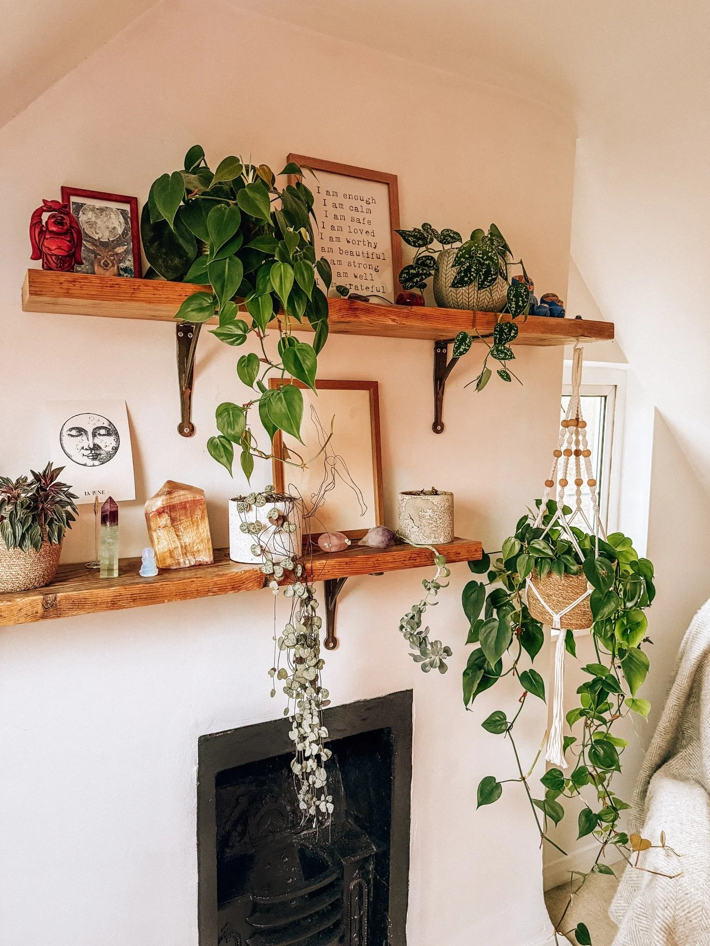 Something I&rsquo;ve come to learn is that life is a constant dance between expansion and contraction. 

There are times of opening, moving forward, feeling more like ourselves, and times of slowing down, pulling in, needing more rest and care.

As I