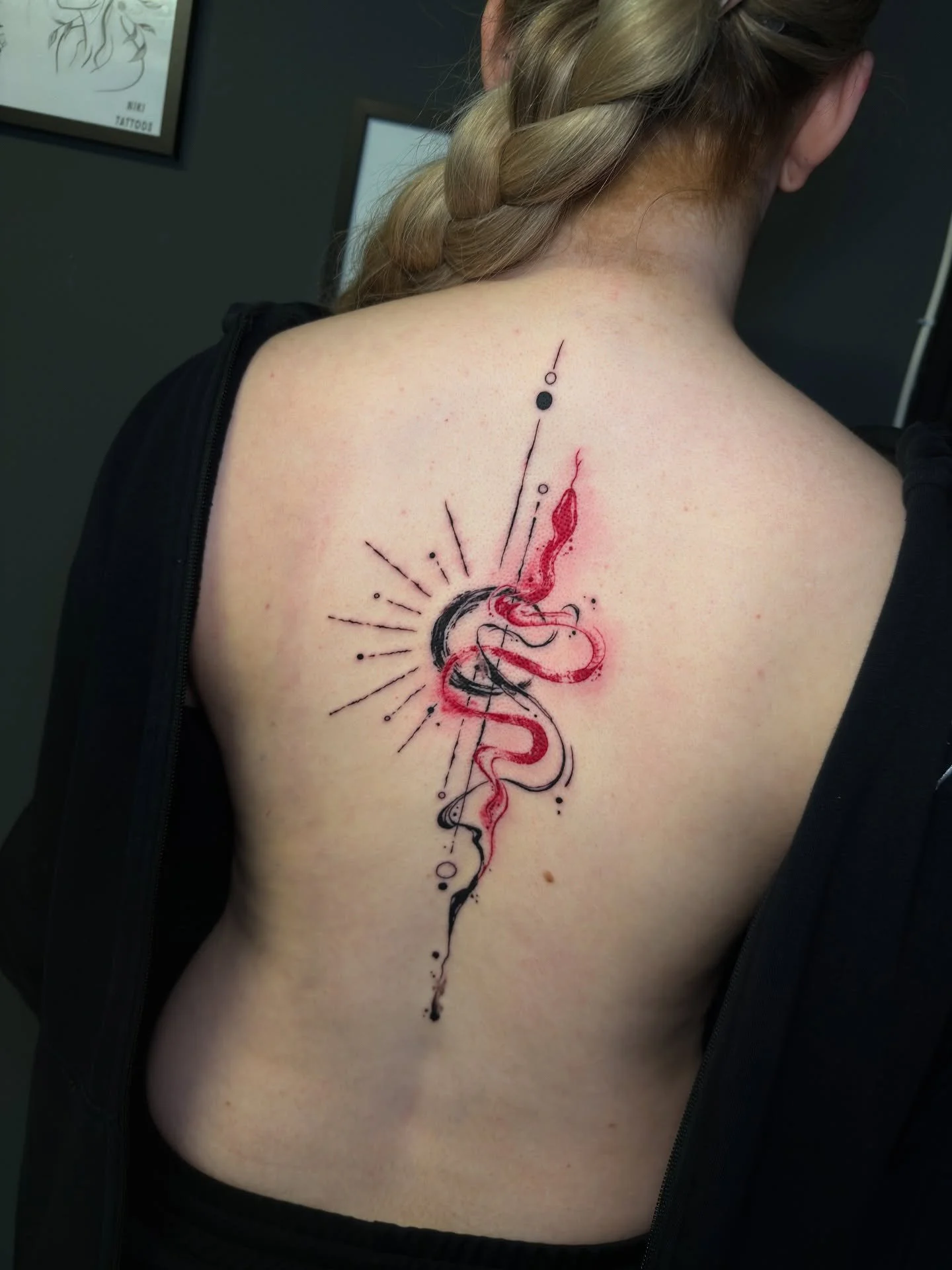 Had the pleasure to tattoo one of my own designs recently 🥰
Thank you for your trust ☺️
#newtattoo #mydesign #newtattoo #spinetattoo #fineline #finelineartist #artist #snaketattoo
