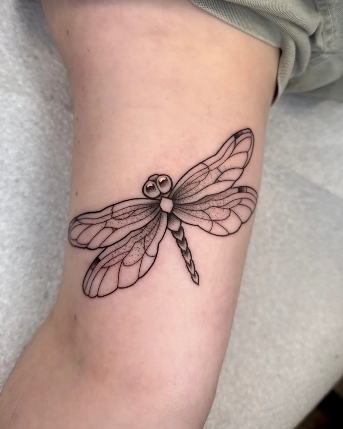 🐉 dragon fly 🪰
.
.
For the amazing @amy_gillanders ✨ thank you for the lovely request ☺️
.
.
.
#dragonflytattoo #dragonfly #tattoo #dragonflyart #dragonflylove #dragonflys #dragonflypose #dragonflywings #dragonflyphotography #dragonflyjewelry #drag