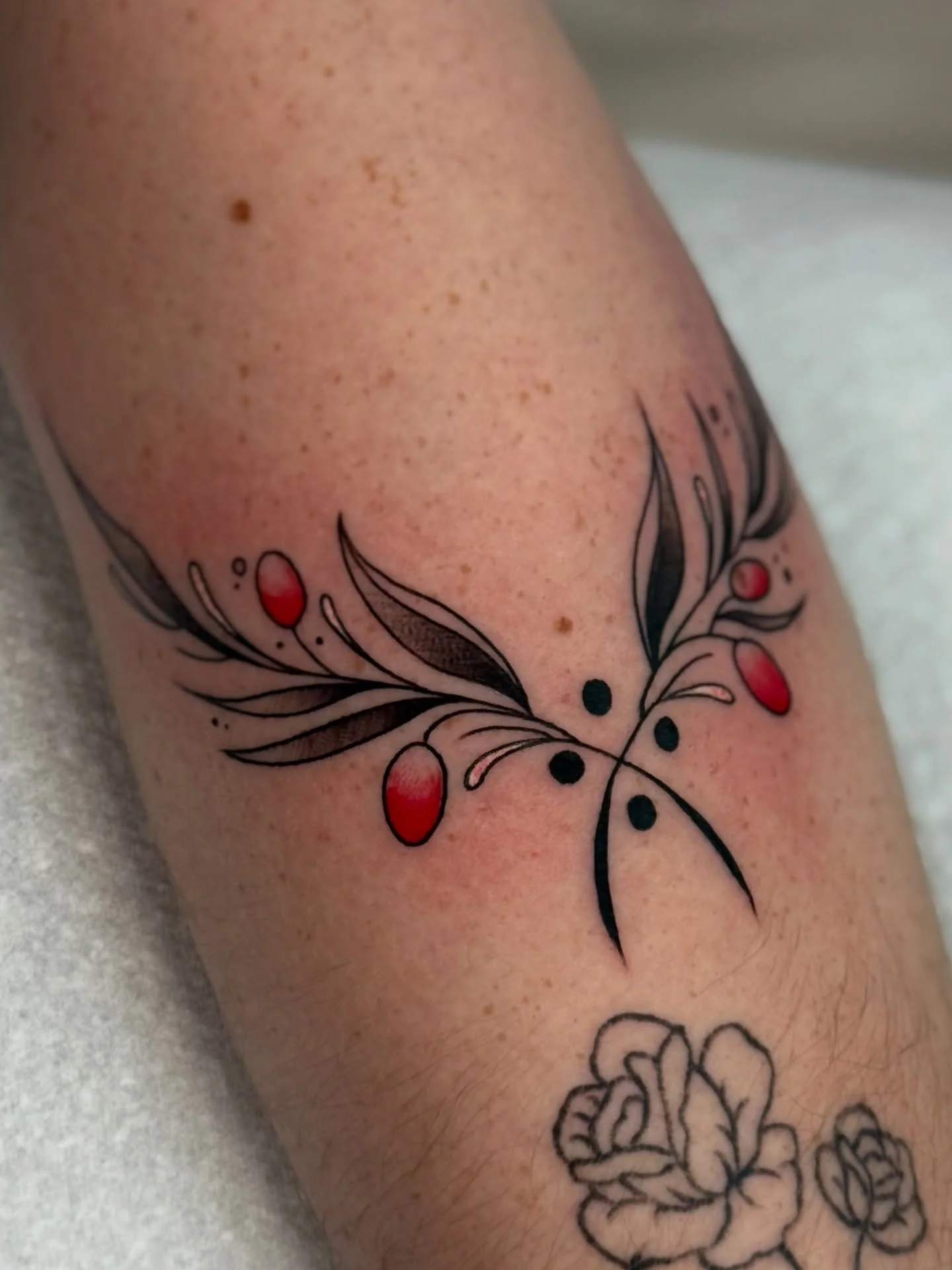🍂laurel from my flash🍂
.
.
Thank you to @james_hunter_789 for the trust! 
.
.
.
.
#leaves #laurel #wreath #tattoo #tattoos #ink #inked #inkstyle #tattooed #floral #berry #colour #colourtattoo #neotradtattoo #neotraditionaltattoos #belfast #discover