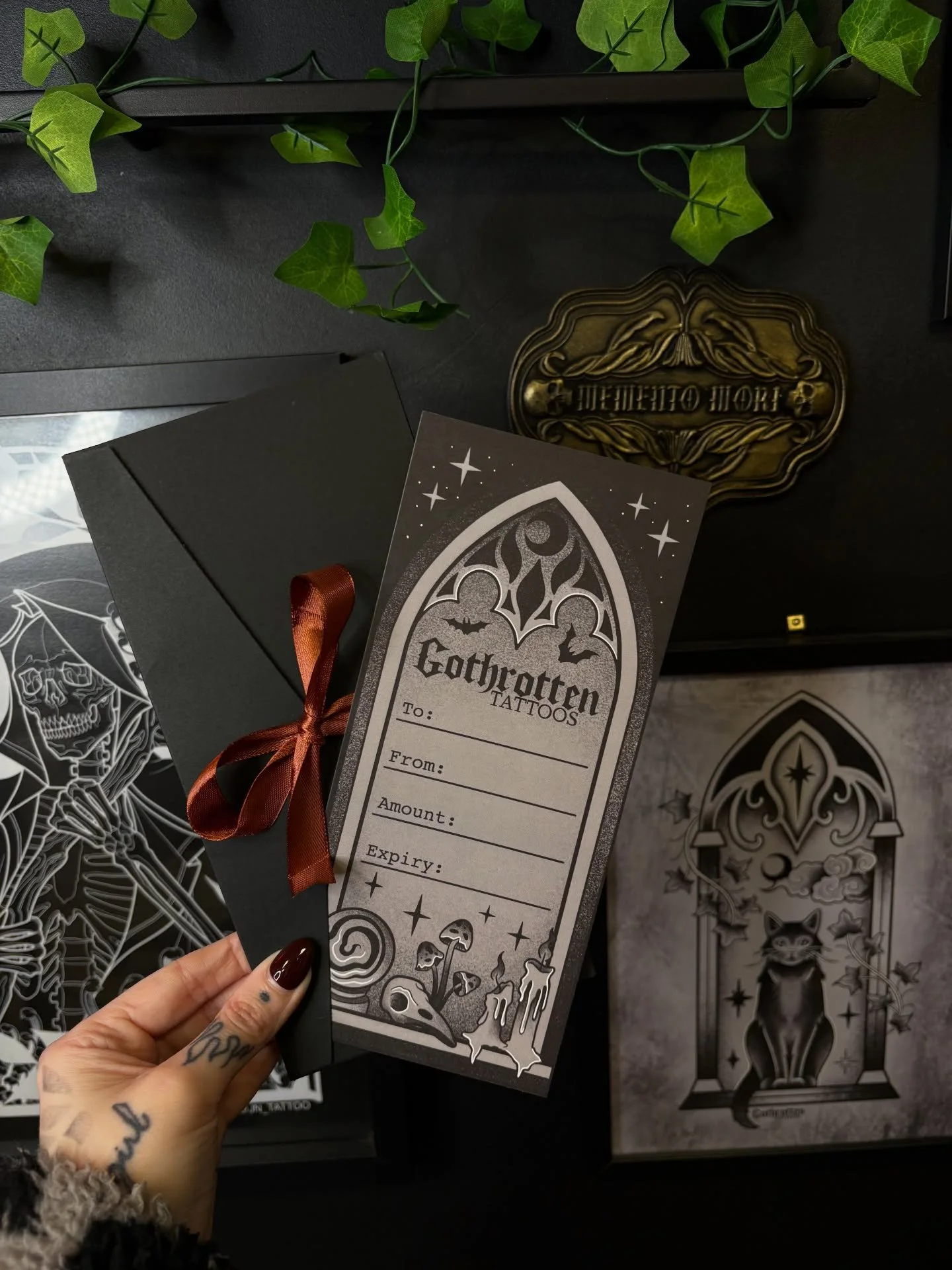 Vouchers!!! 

Can be bought in the studio or sent out to your address (&pound;1.50 shipping) 

⭐️Before Christmas deals⭐️

Buy a voucher for a day sitting for &pound;350 (usually &pound;450) !! 

All other amounts have a 20% discount 

All Christmas 