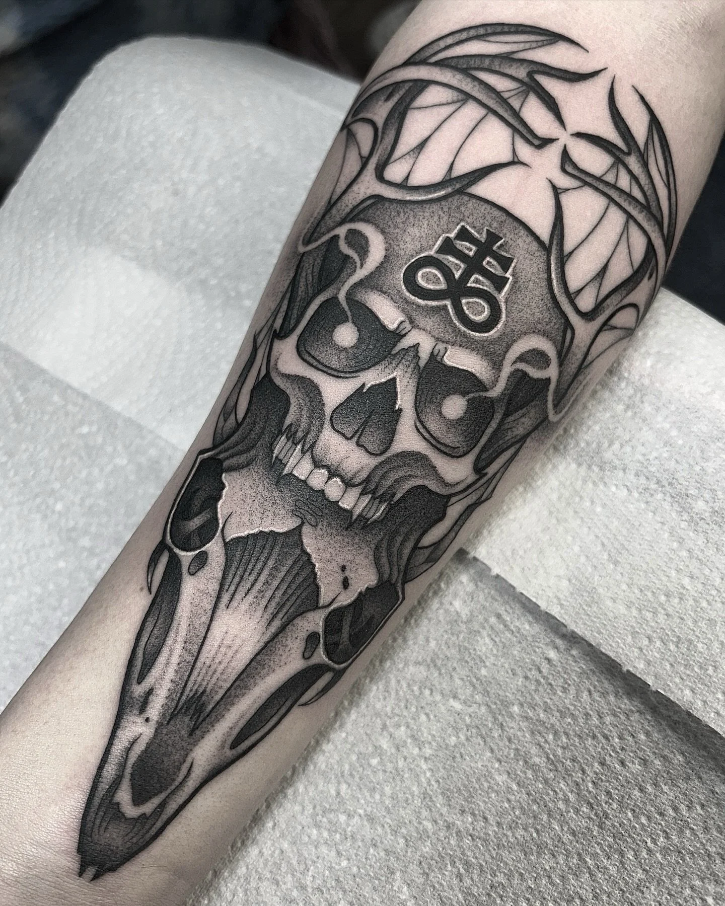 Who doesn&rsquo;t love a good ol skull tattoo 💀 
One of my favs a year ago today 🖤

Message me to book in!
✨Blackwork/ornamental/dotwork tattoos✨ 

#belfast #belfasttattoo #belfasttattoos