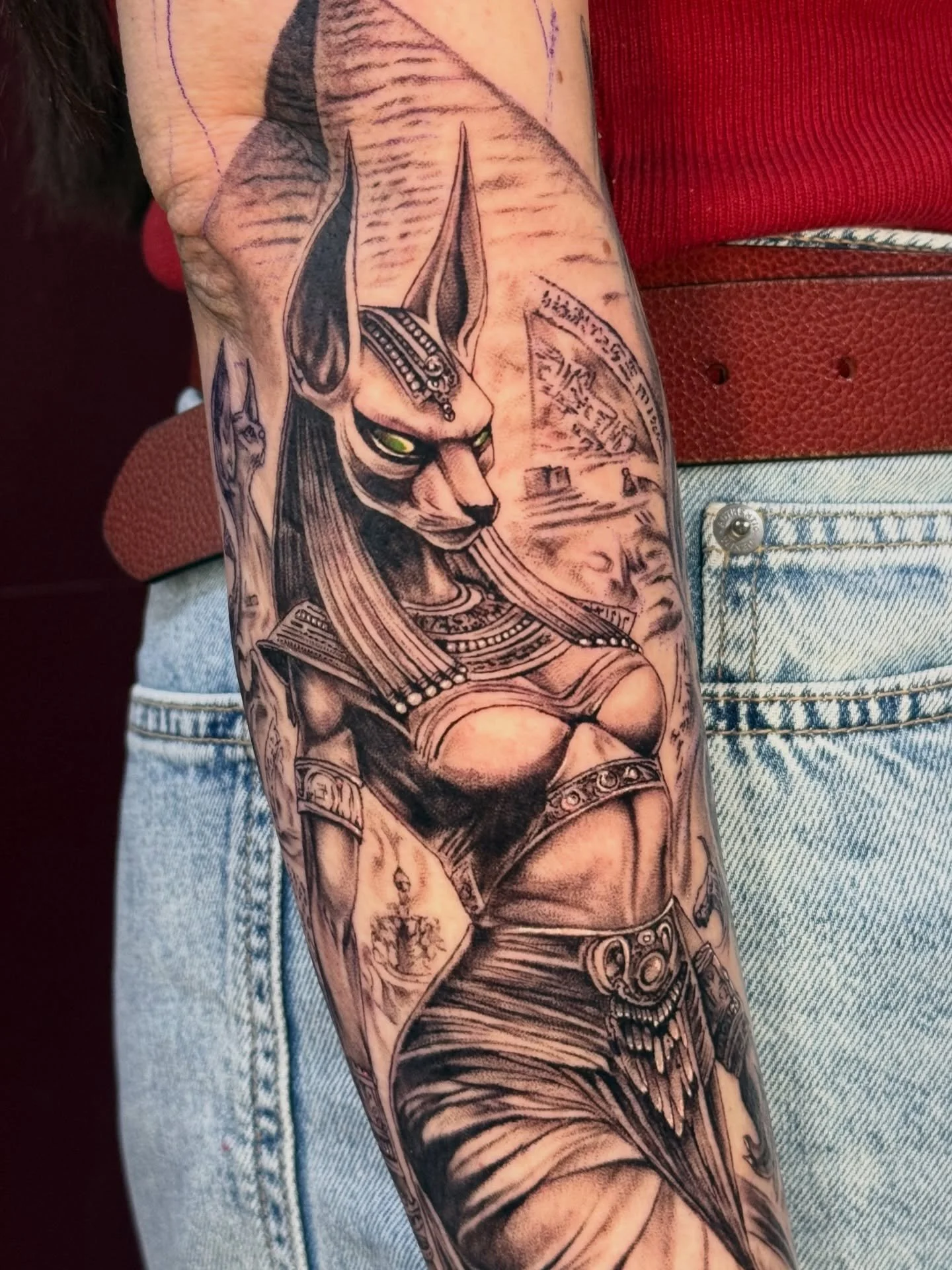 Continuing the Egyptian themed sleeve✨🫶🏼
Thank you for your trust Lindsay 
#tattooartist #belfasttattoos #egyptiantattoo #myart