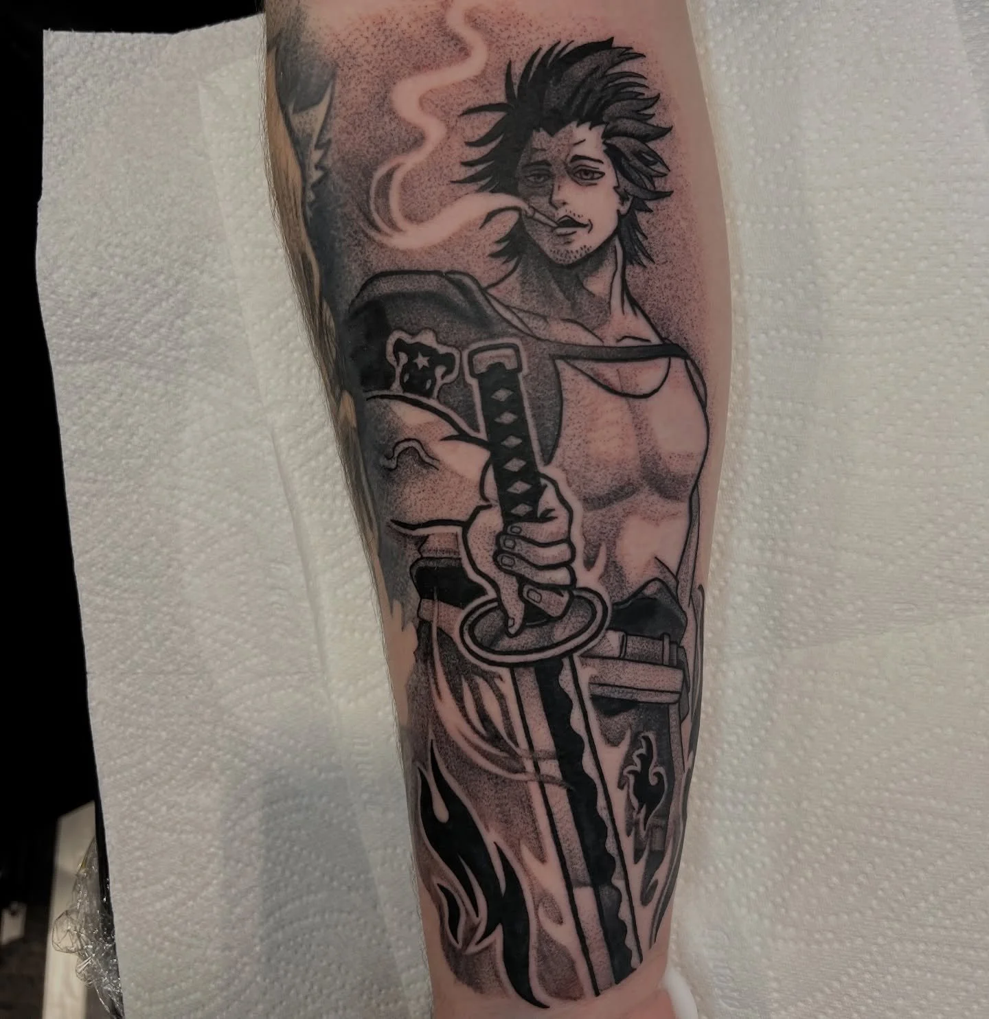 I got to do this awesome Captain Yami piece at the amazing @animetattcon.ni this year.
Amazing show, amazing people. Thanks to everyone who called over, good to see old friends and make new ones. Vibes were biblical 🖤 

#blackworktattoo #blackclover