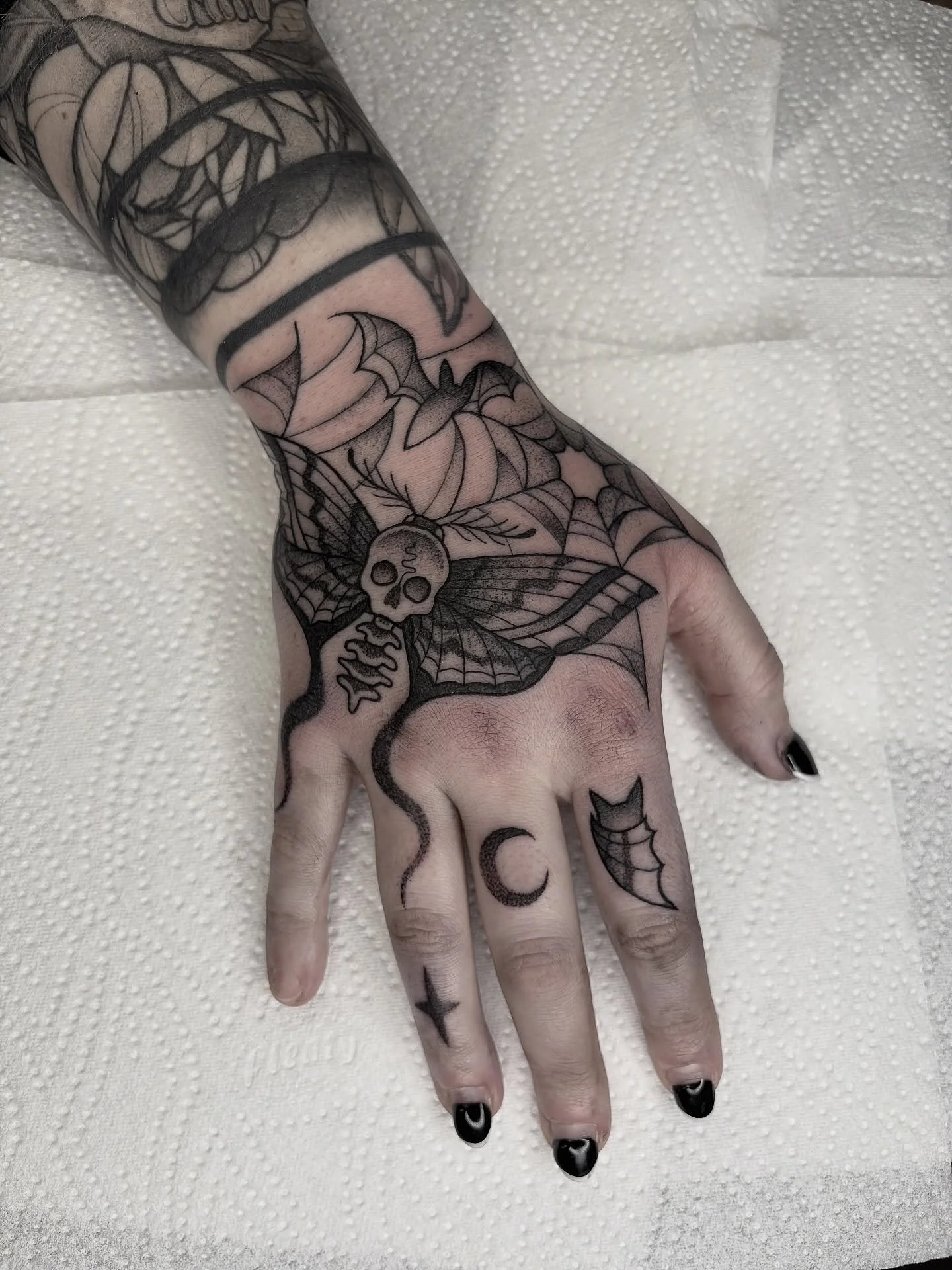 Nearly all my fav things to tattoo on one hand 😅 thanks so much @halohateshalo !! Other hand being done this week 🫶🏻
Forearm not done by me 

Message me to book in!
✨Blackwork/ornamental/dotwork tattoos✨ 

#belfast #belfasttattoo #belfasttattoos #