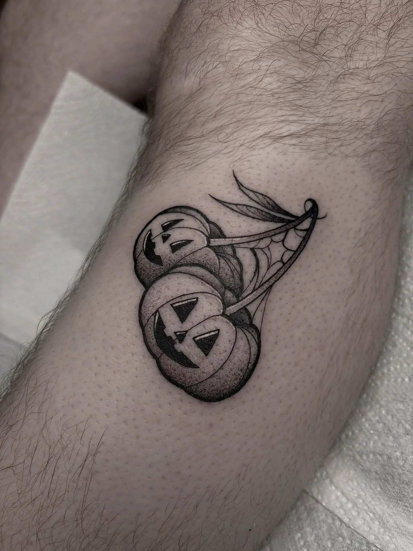Pumpkin cherries from my flash I had been DYING to do 🎃 done at the @ennis_tattoo_convention 🫶🏻

Message me to book in!
✨Blackwork/ornamental/dotwork tattoos✨ 

#belfast #belfasttattoo #belfasttattoos