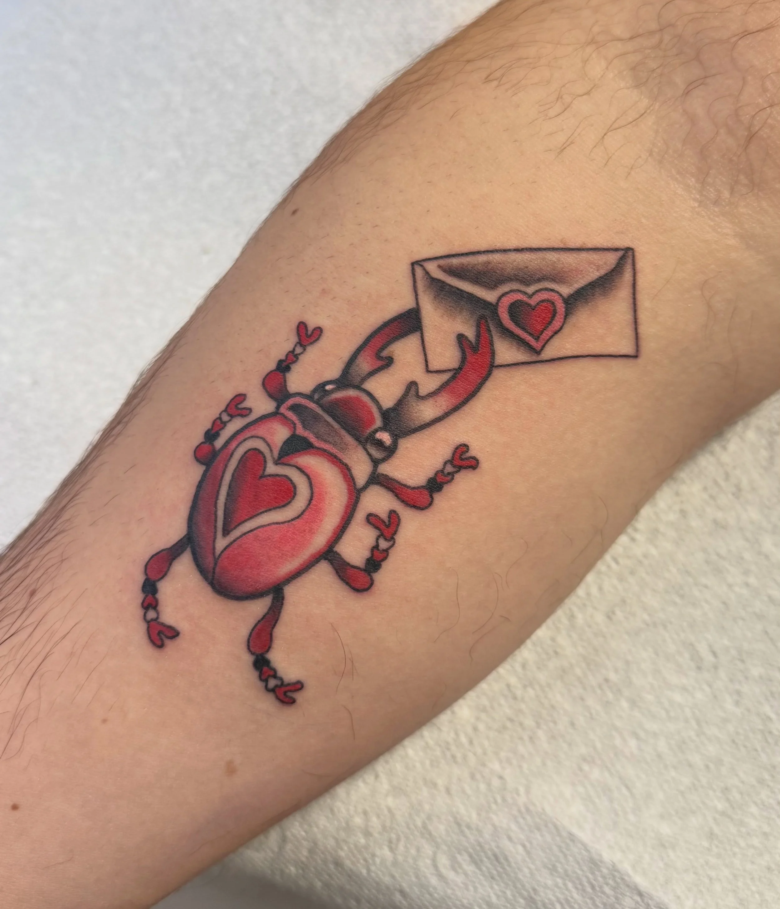 🎠carousel of cool wee tattoos🎠
.
.
.
#bugtattoo #lovebugs #guiness #smalltattoo #sonictattoo
