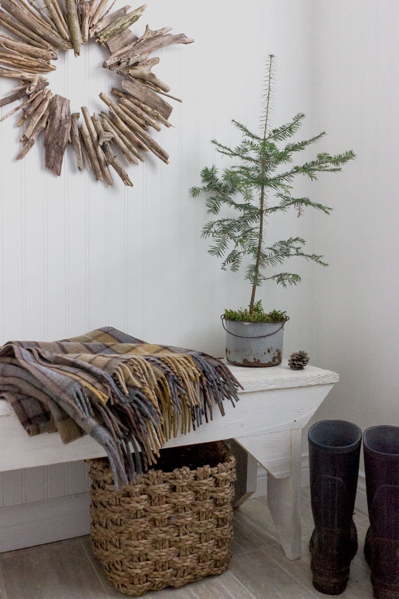 How to Make a Natural Festive Wall Hanging