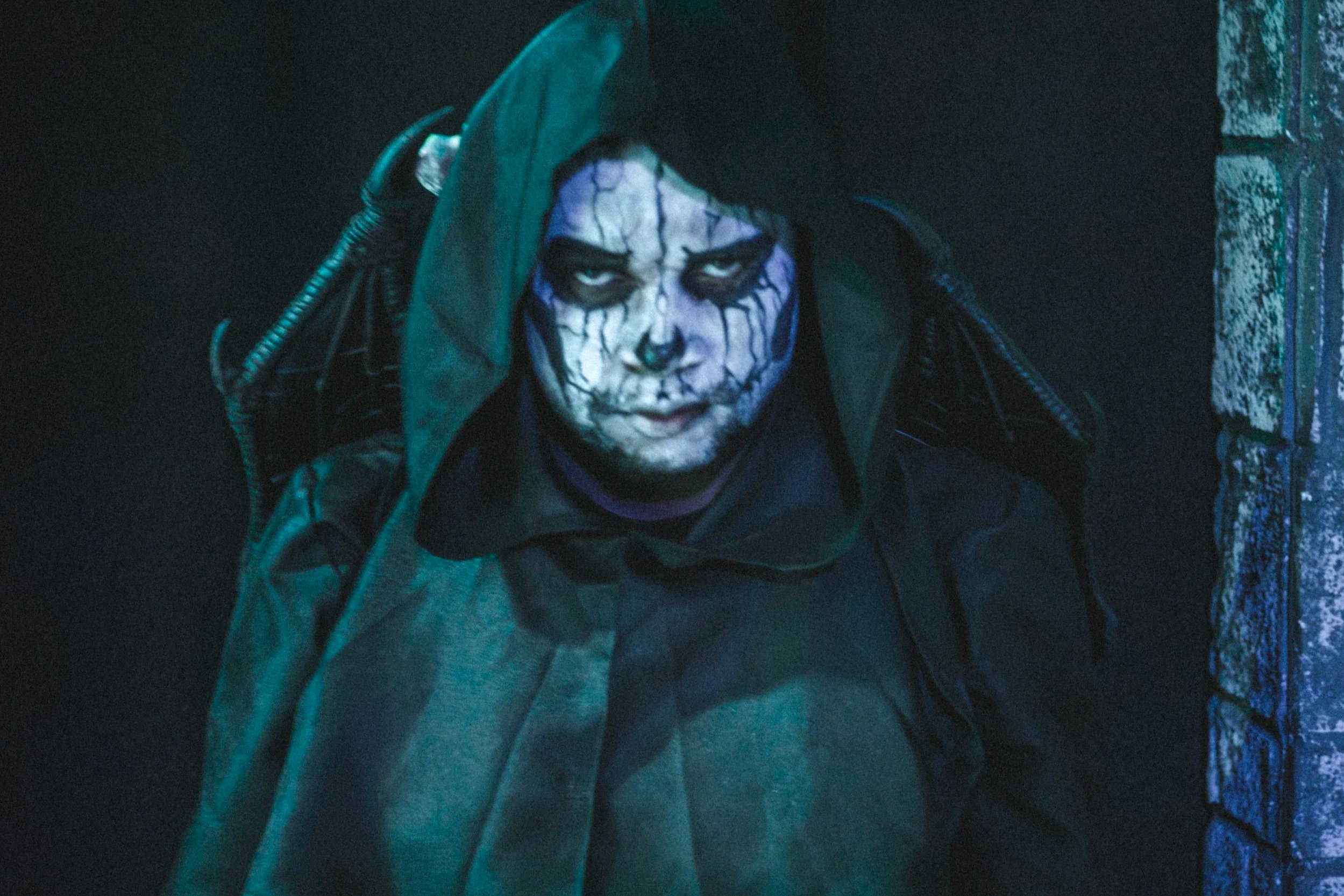 Eulogy Collective’s “Deadly Sins” Turns Anaheim Garden Walk into a Stylish Descent into Hell