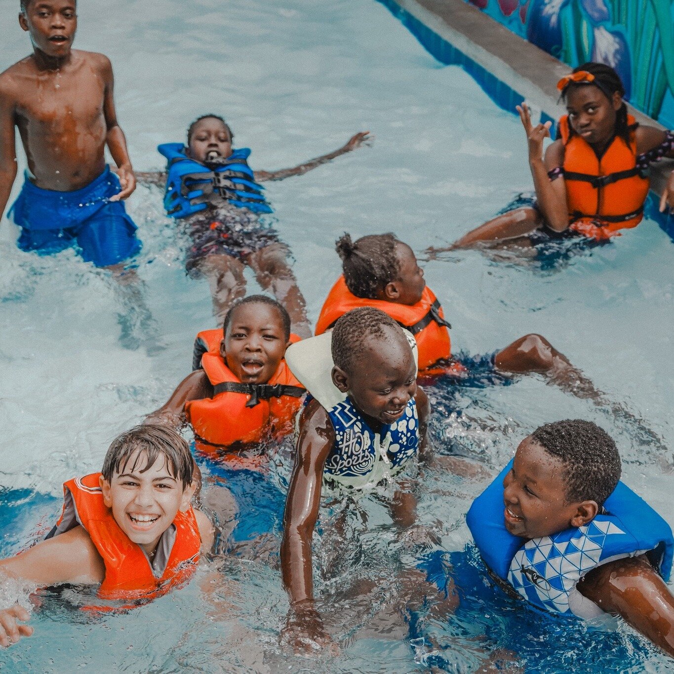 Thank you, Spokane Regional Health District, for donating life jackets! Last week, more kids enjoyed swimming in the pool with the new life jackets. Here are some pictures of their refreshing moments! 

We are still accepting life jacket donations. I