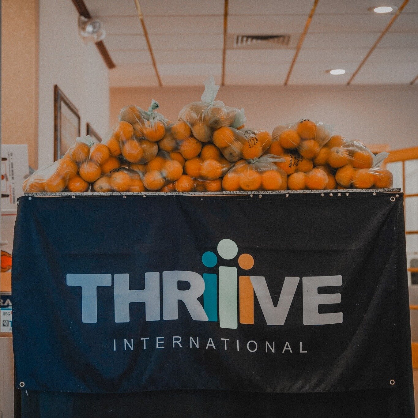 Gonzaga Campus Kitchen and Sodexo Dining have joined us to make this summer extra special for Thrive youth, residents, and program participants. 🌱☀️ Every Tuesday, these amazing teams have delivered fresh snacks and goodies to the Thrive Center. Tha