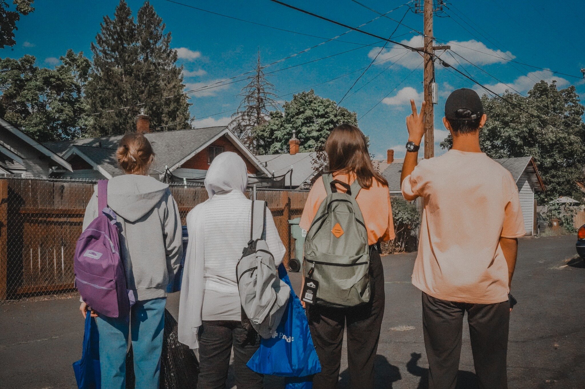 What an incredible day at our Back-to-School Block Party! 🌟🎒 In just the first 30 minutes, we distributed 300 backpacks filled with school supplies and about 200 articles of clothing to refugees and immigrant families in Spokane! The overwhelming t