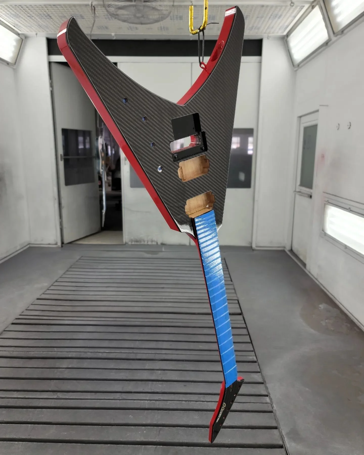 The first few Carbon Series prototype guitars are making their way through the finish process! It took me a few years to figure out the best way to get this result, but I'm very happy with the outcome. 

#luthier #guitarmaking #guitarmaker #guitarpho