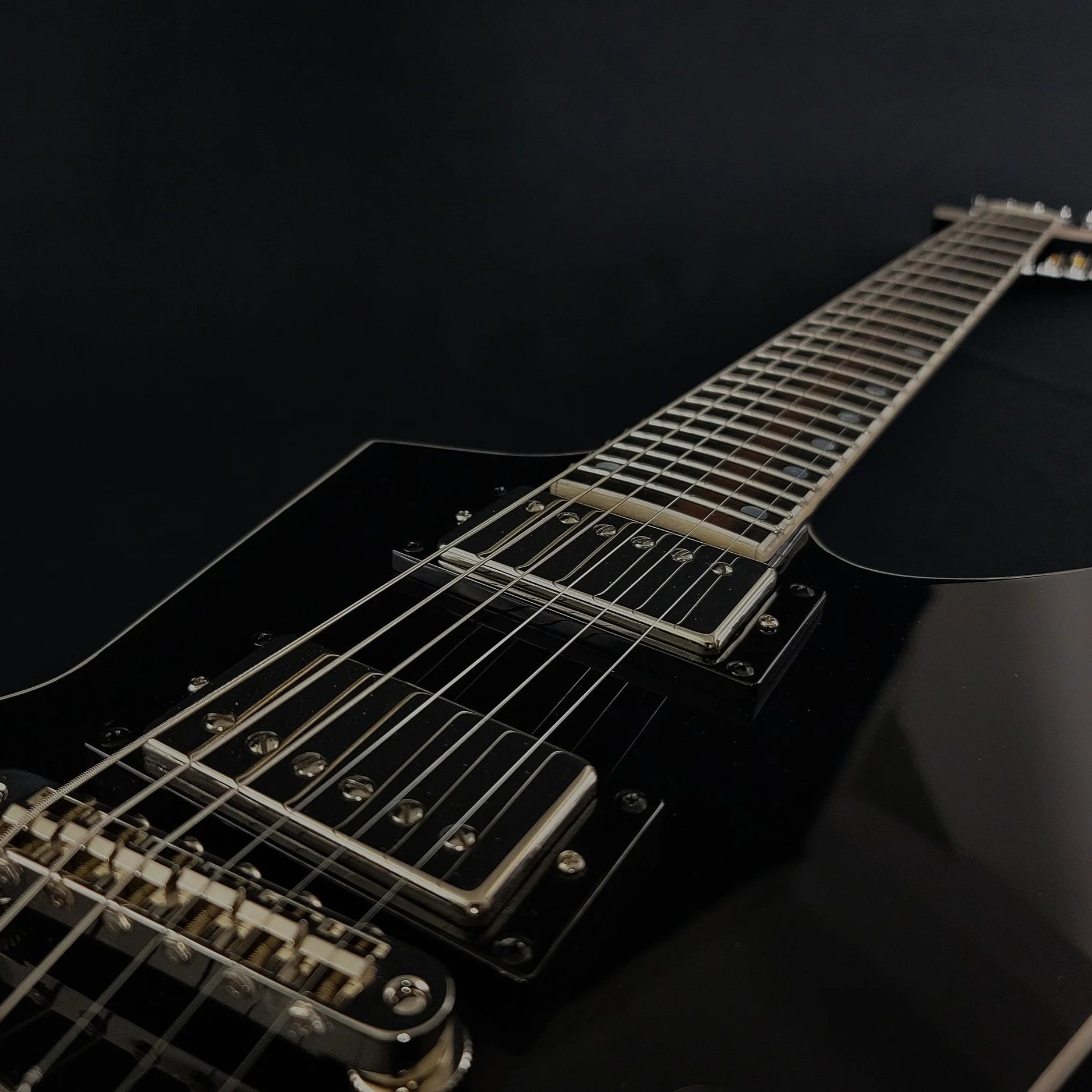 00824 BLACK ARCTURUS