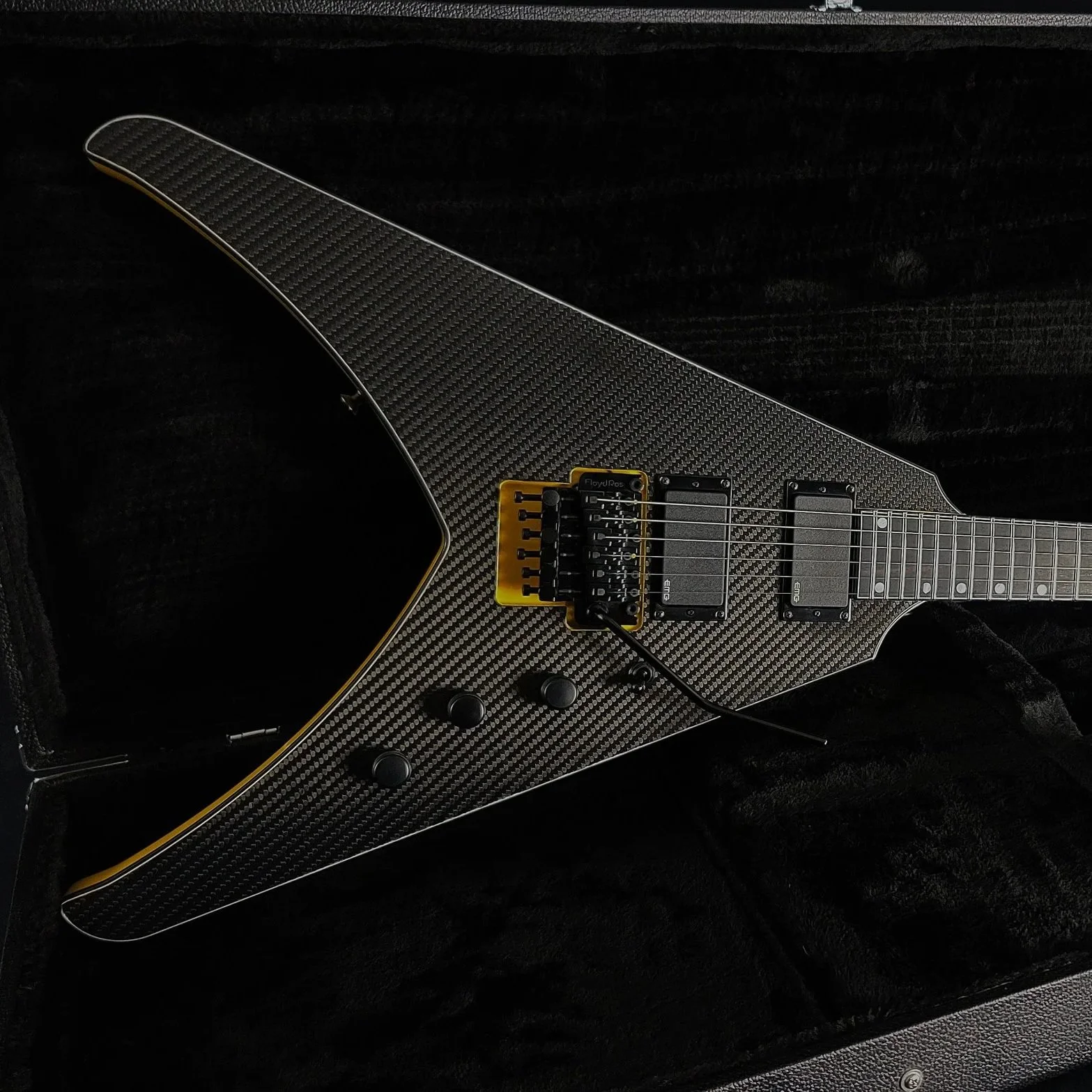 00325 YELLOW CARBON V