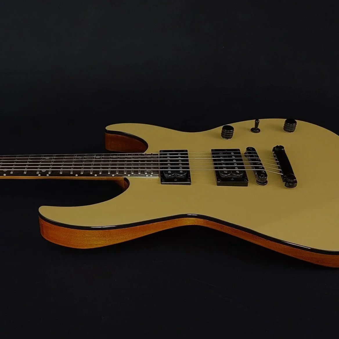 00322 HUBBARD WHITE VEGA