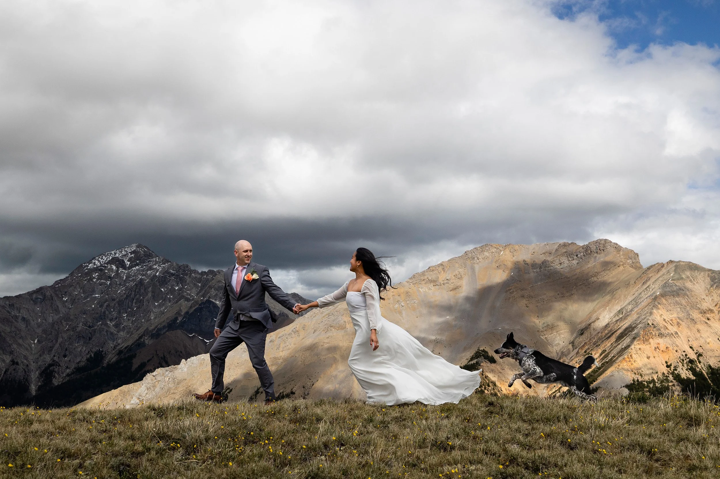 Dog runs behind couples during helicopter to elopement in Nordegg, Alberta 