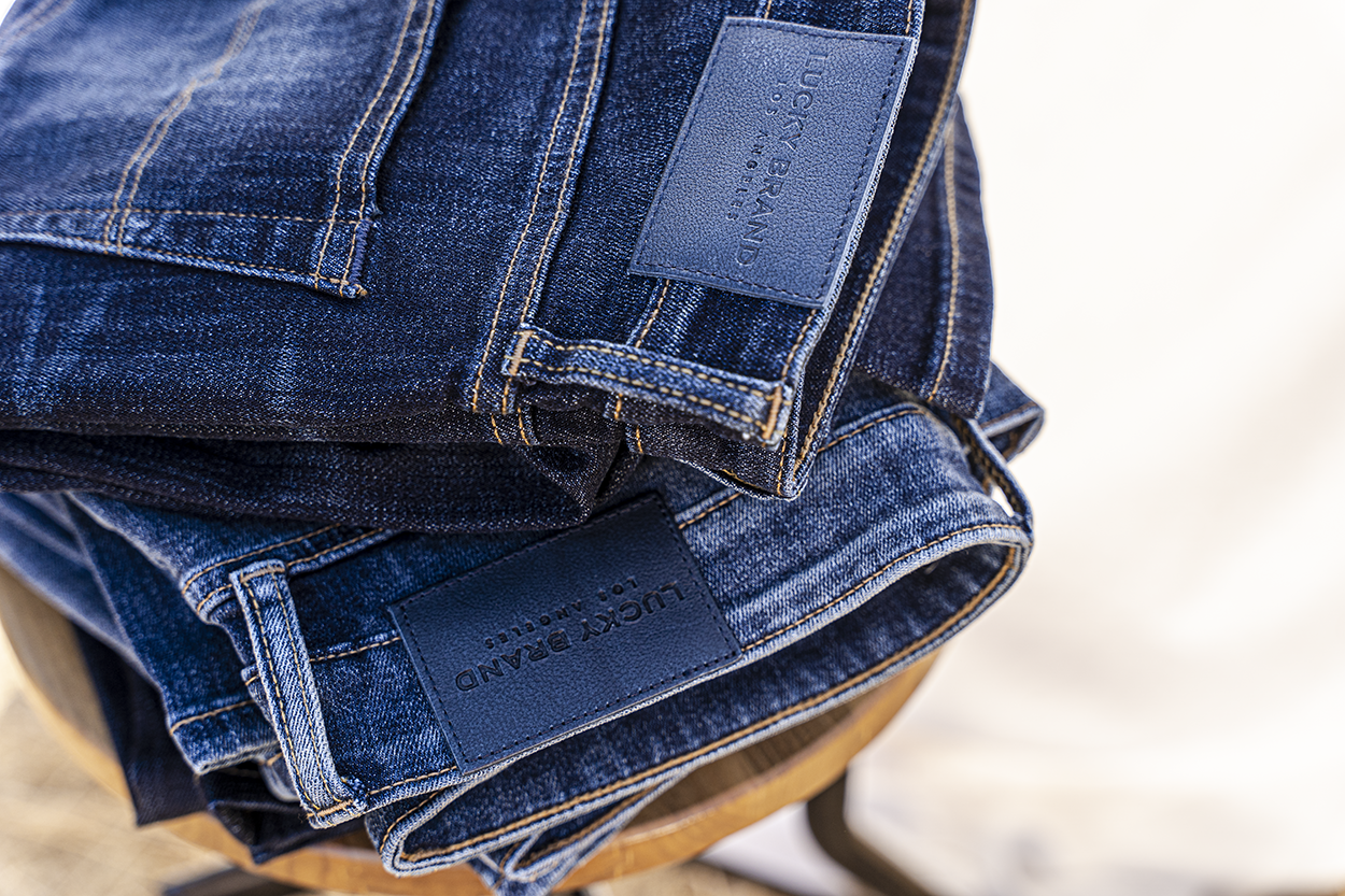 10132020_LB_HOL2020_DENIM_K+C_COLLECTIVE_HOL20_M_COOLMAX_062 copy.png