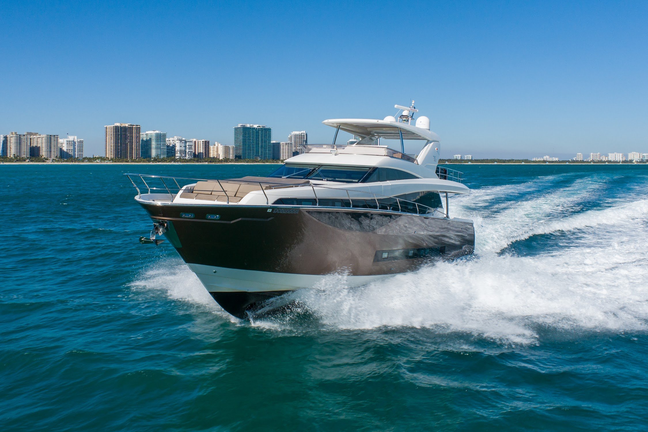 75_ Prestige Flybridge 2.jpeg