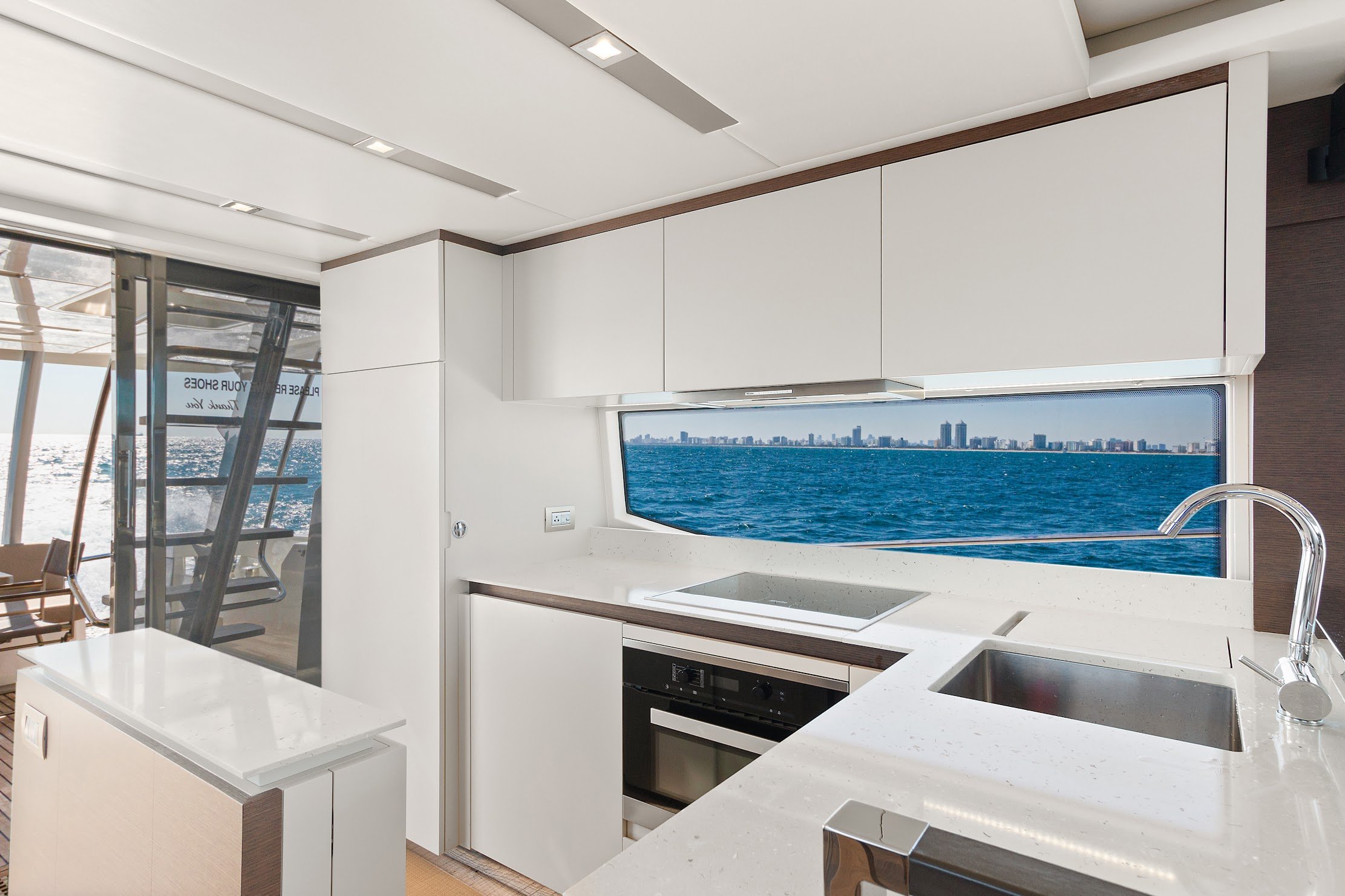 75_ Prestige Flybridge 8.jpeg