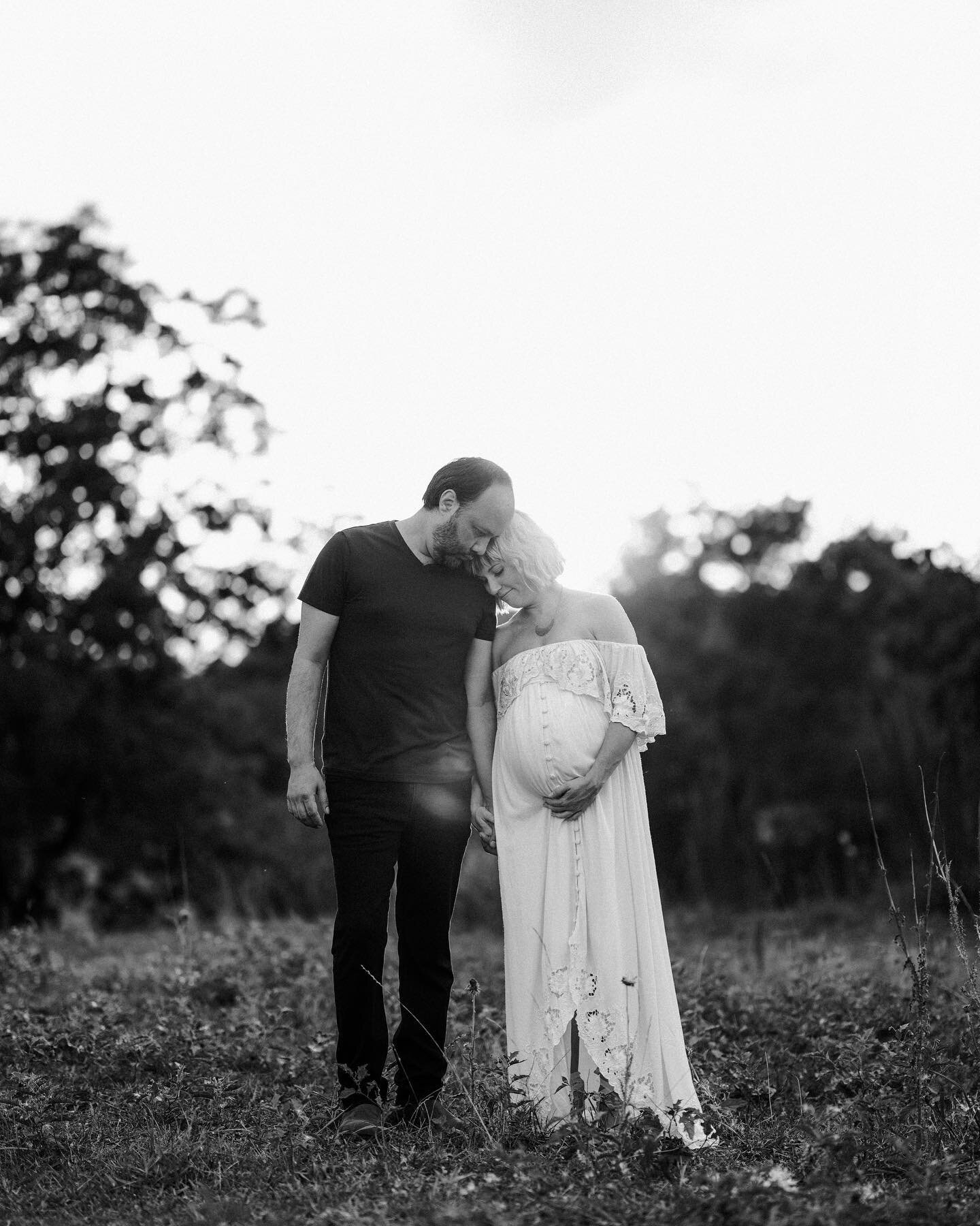 Caroline + Jim // Maternity

Y&rsquo;all cute.