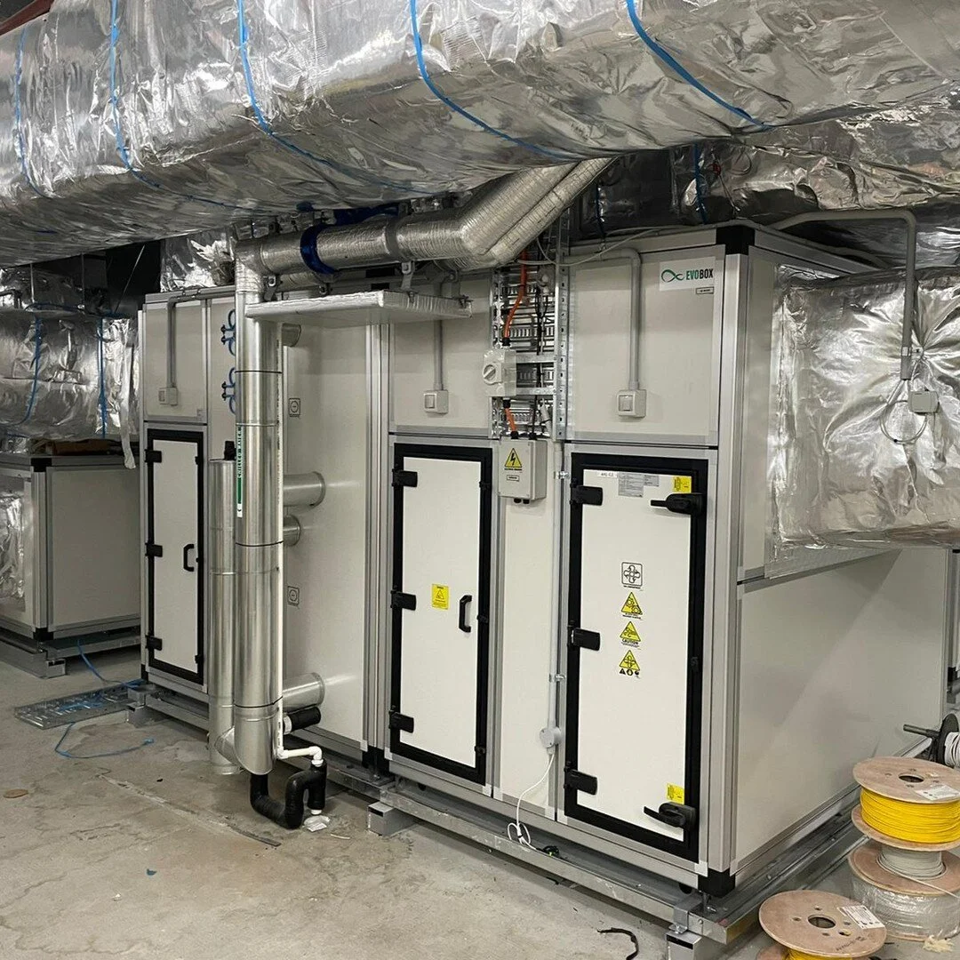 Our EvoBox air handling unit, newly installed and operational 👏

Customised with a TB1 profile, this unit will deliver maximum performance when quality is the priority.

Link is in bio to find out more about what's in our box 👉

#hvac #airhandlingu