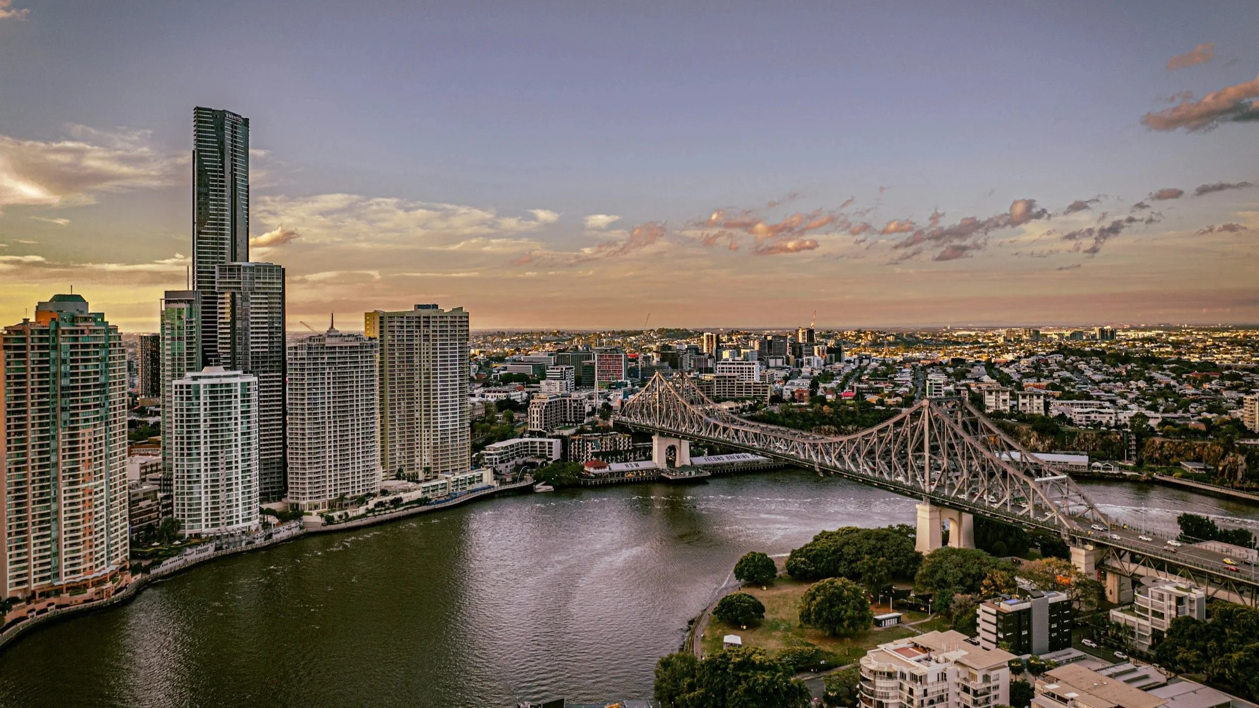 brisbane city and story bridge skyline