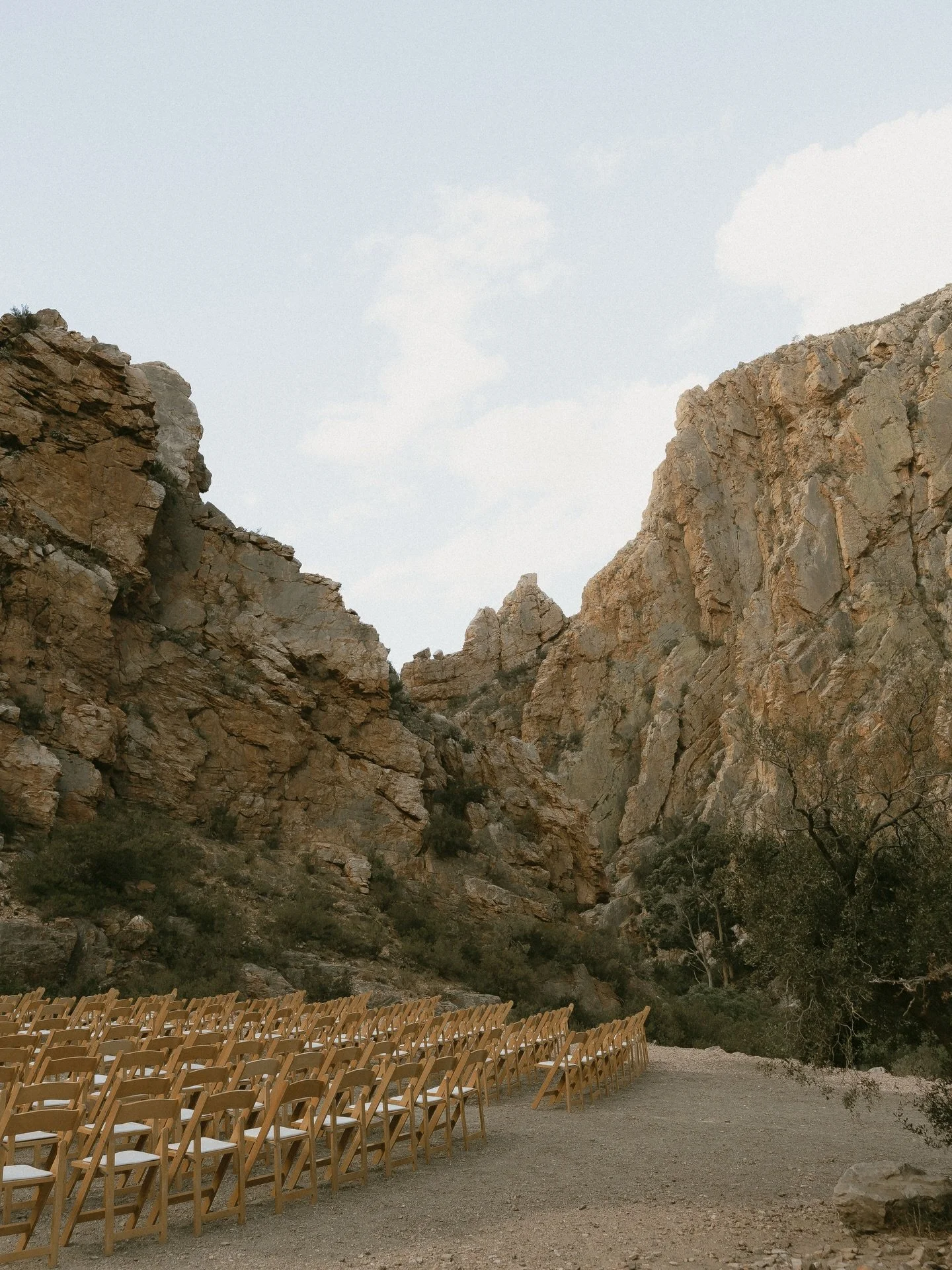 Love in the heart of the karoo🤍

Creative: @lienkiekeyser 

#weddings&nbsp;#princealbert #karoo&nbsp;#southafrica&nbsp;#weddingdecor
