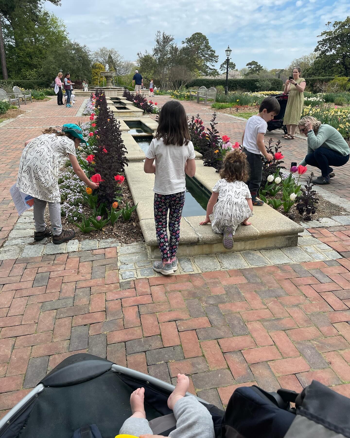 Gardens, friends, stroller mess and exhausted kids! VA keeps on winning!