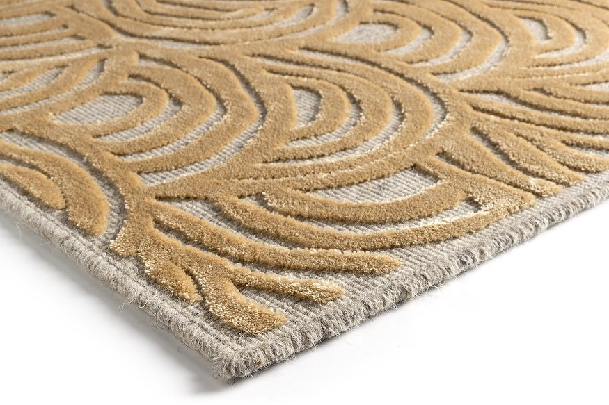 Searching for a rug that is timeless but still has a fun pattern? Look no further, you found it! This Chiara 1016 is from our Flanders Collection. It can be an eyecatcher in your livingroom or a soft and playful touch in a child&rsquo;s room. 

Chiar