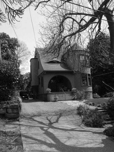 The Queen Anne Style - Our Neighborhood Namesake