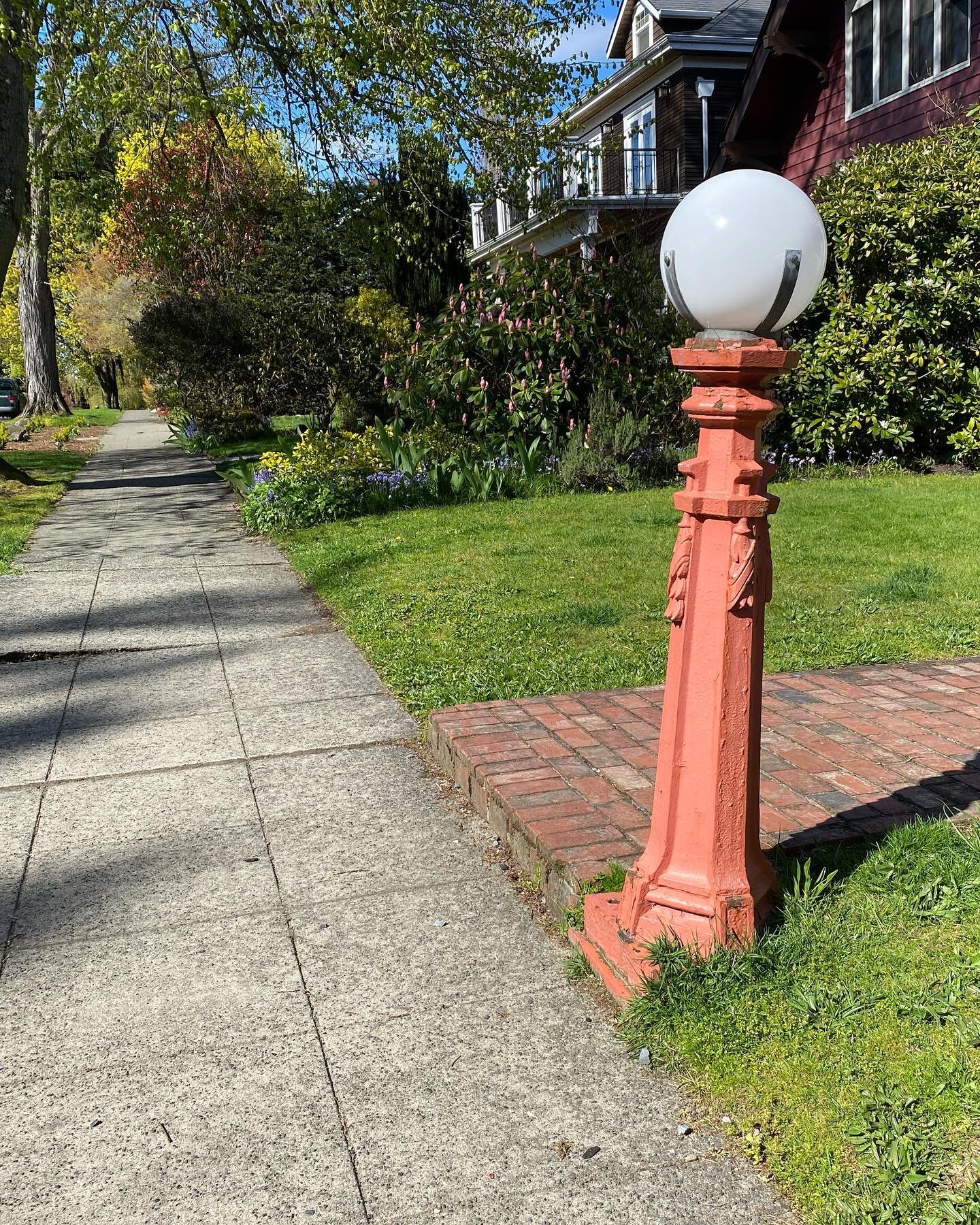 One of several original light standards from the 1913 Willcox Walls that can be found scattered about the neighborhood. In 1989 the 65 deteriorating original standards were replaced with cast aluminum reproductions. The Willcox Walls are among Seattl