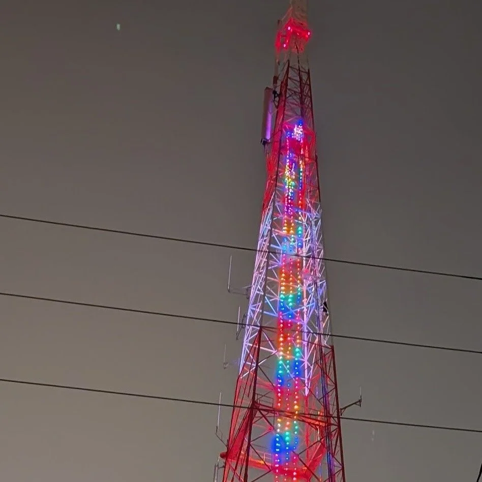 The KING TV tower are glowing again, a few days late due to tehnical issues.
The tower near the Queen Anne Highschool has been illuminated for the holidays since 1953- the year the tower was completed.