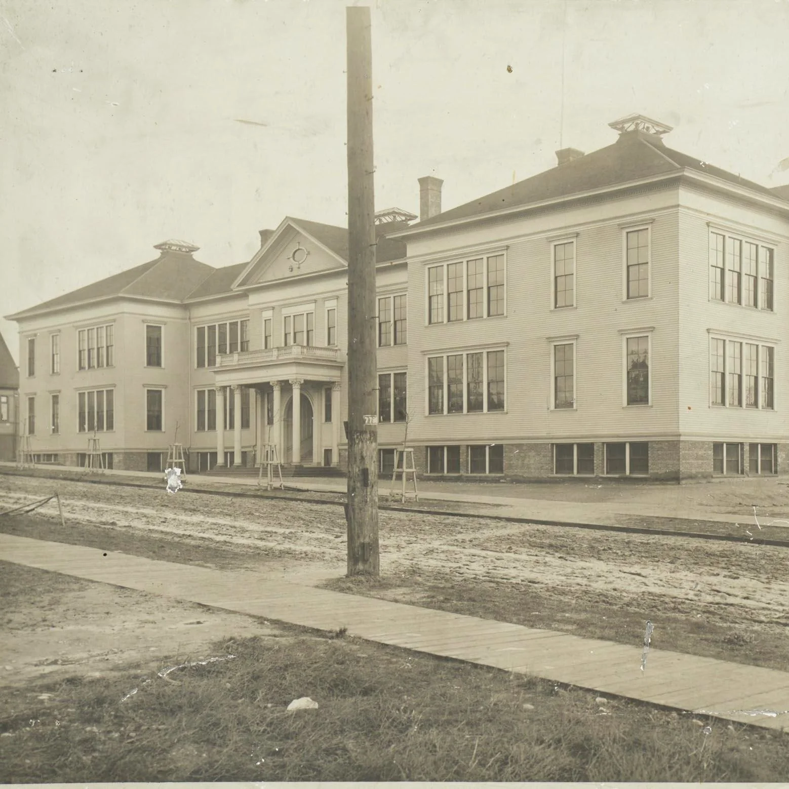 Warren Avenue School
Located where Climate Pledge Arena now stands, Warren Avenue School opened in 1903.
The three-story, wood-frame building helped relieve crowding at nearby Denny and Mercer Elementary Schools at a time when the city was booming. I