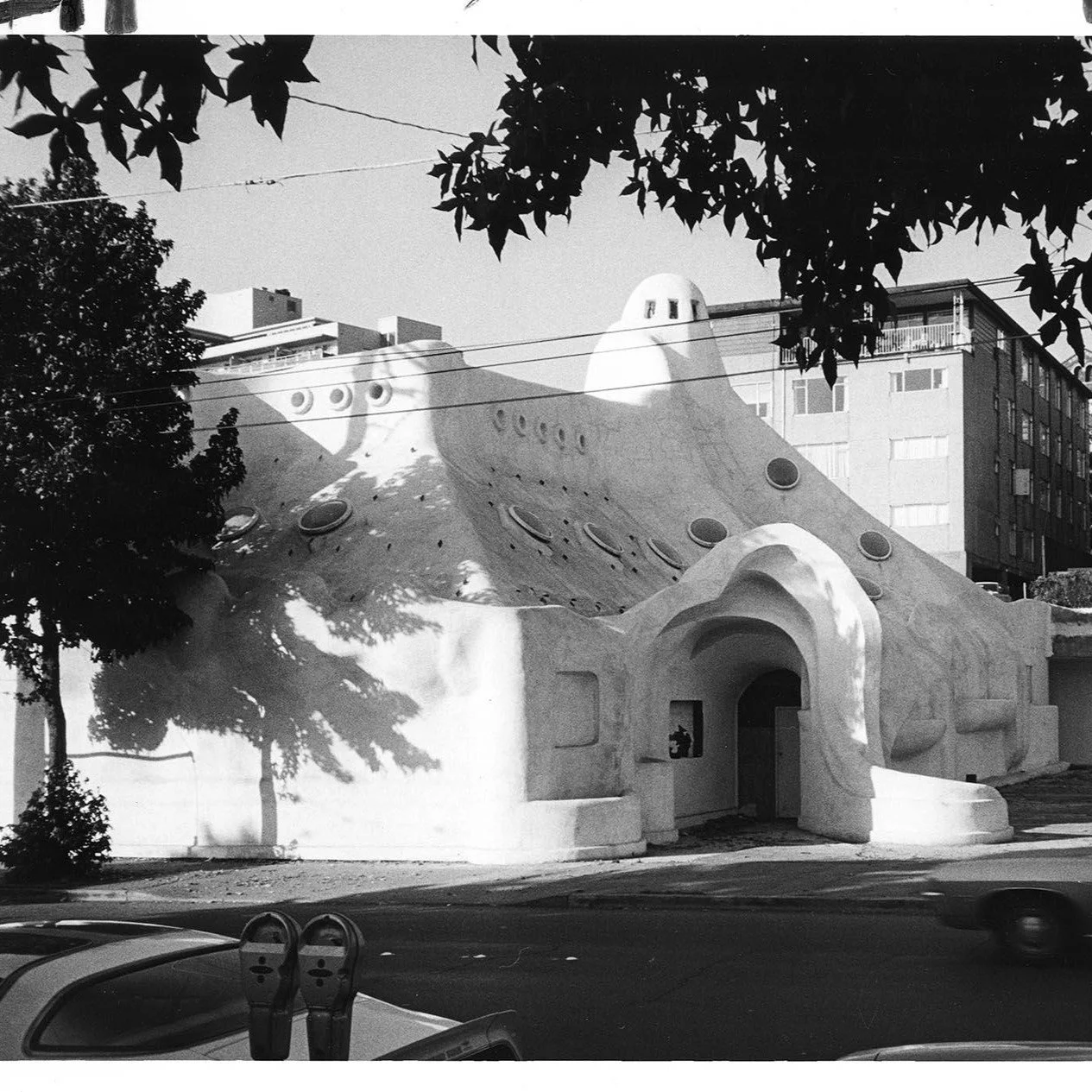 The Blob" was the nickname given to the white stucco building created by architect-owner Anthony A. Dadvar to house a restaurant. Initially a square building built in 1946 to house Clyde&rsquo;s Cleaners, Mr. Dadvar began reworking the exterior 