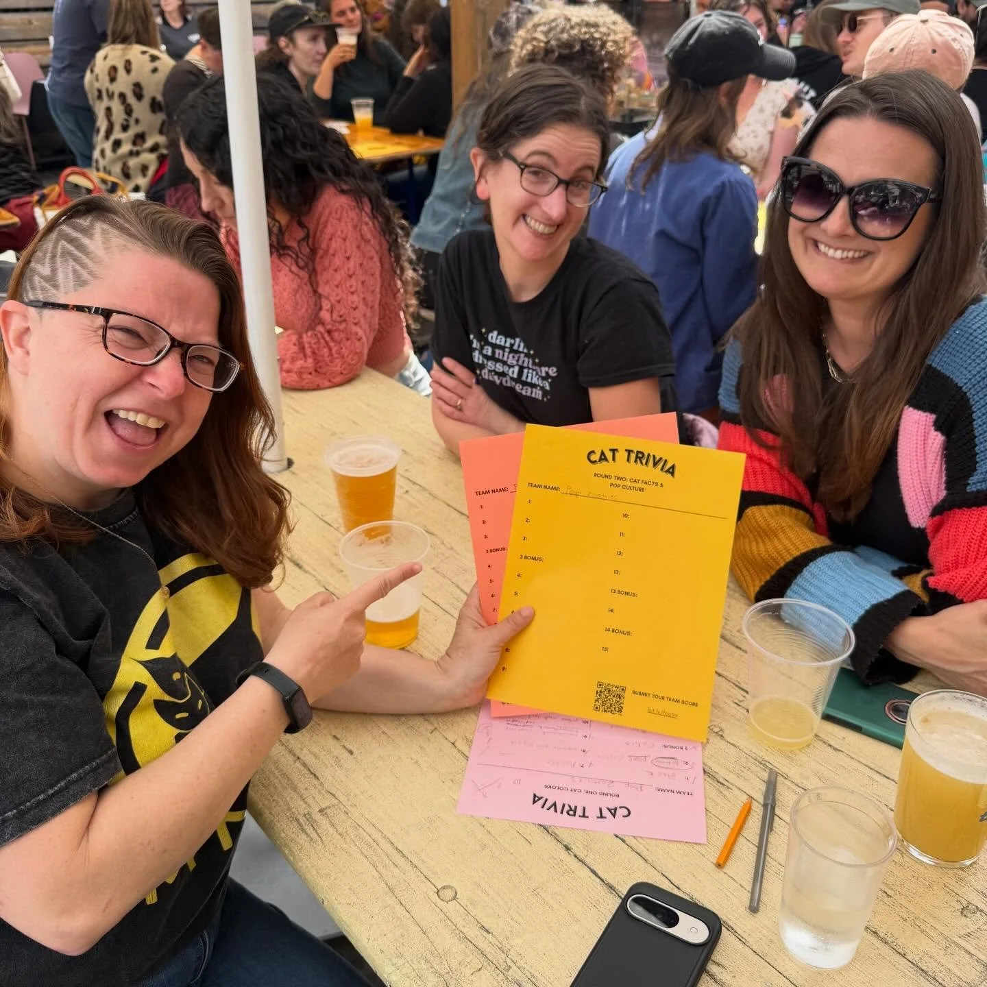 More lovely faces from this weekend (yes, dogs are allowed at Cat Trivia). We have been doing Cat Trivia every year since 2019 at @temescalbeer and it&rsquo;s always so much fun. Given that there is never an empty seat, we think you guys must have fu