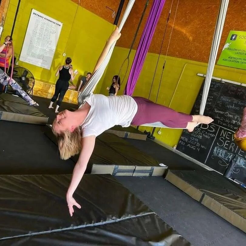 In-studio sign-ups have officially begun for our next series! Join us from June 26th through August 20th for an amazing summer of circus fitness and fun! 🗓️✨

💰 Don't miss out on our  cash discount! Sign up at the studio to save some 💸! Alternativ