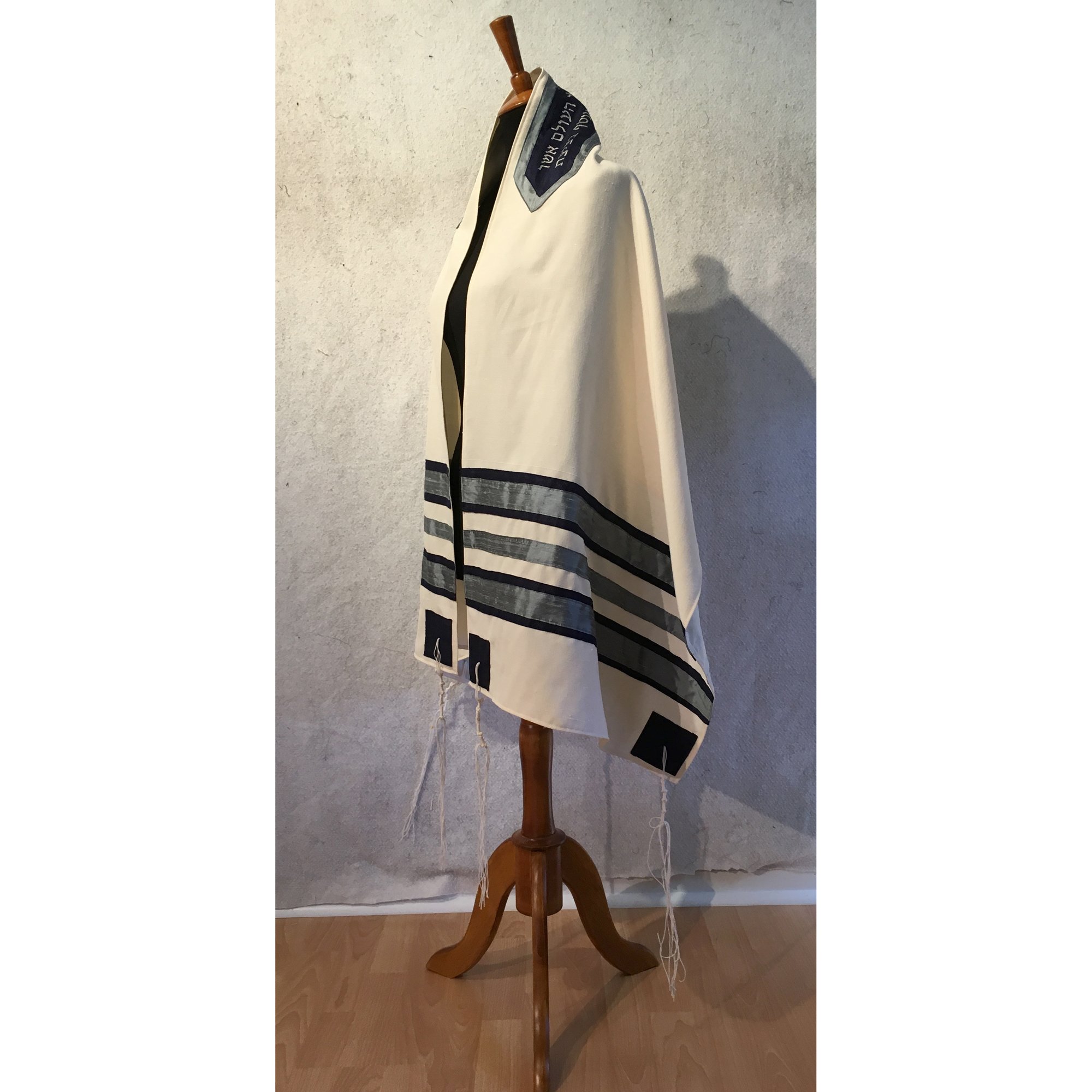 tallit men stripes.jpg